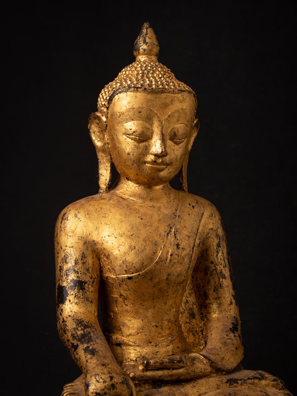 18th century Special antique bronze Burmese Buddha from Burma For Sale 2
