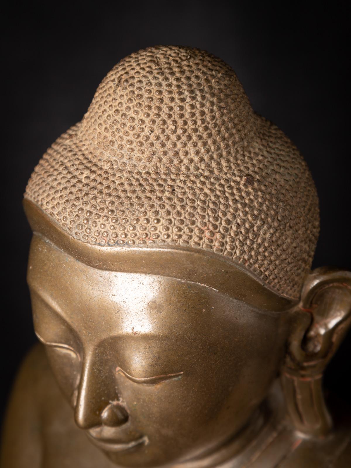 statue de Bouddha birman en bronze ancien spéciale du 18e siècle de Birmanie en vente 4