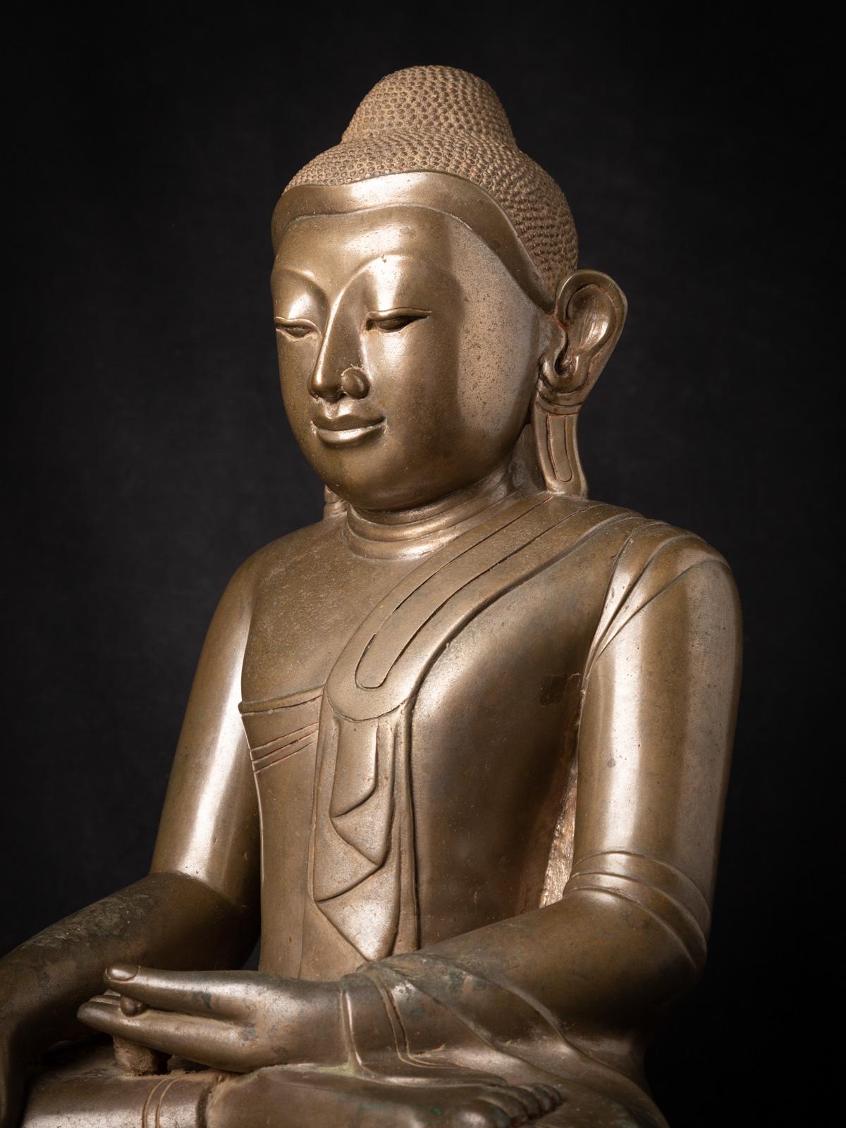statue de Bouddha birman en bronze ancien spéciale du 18e siècle de Birmanie en vente 7