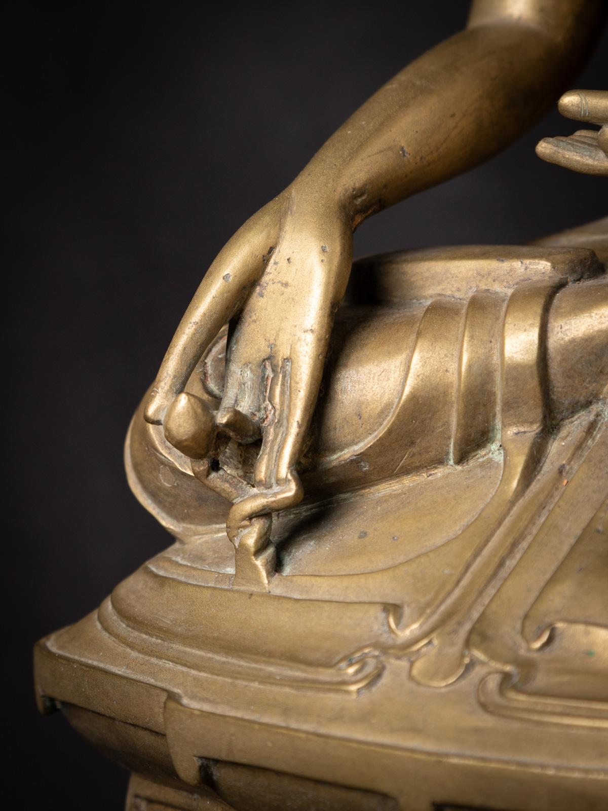 Sondere antike burmesische Buddha-Statue aus Bronze aus Burma aus dem 18. Jahrhundert im Angebot 9