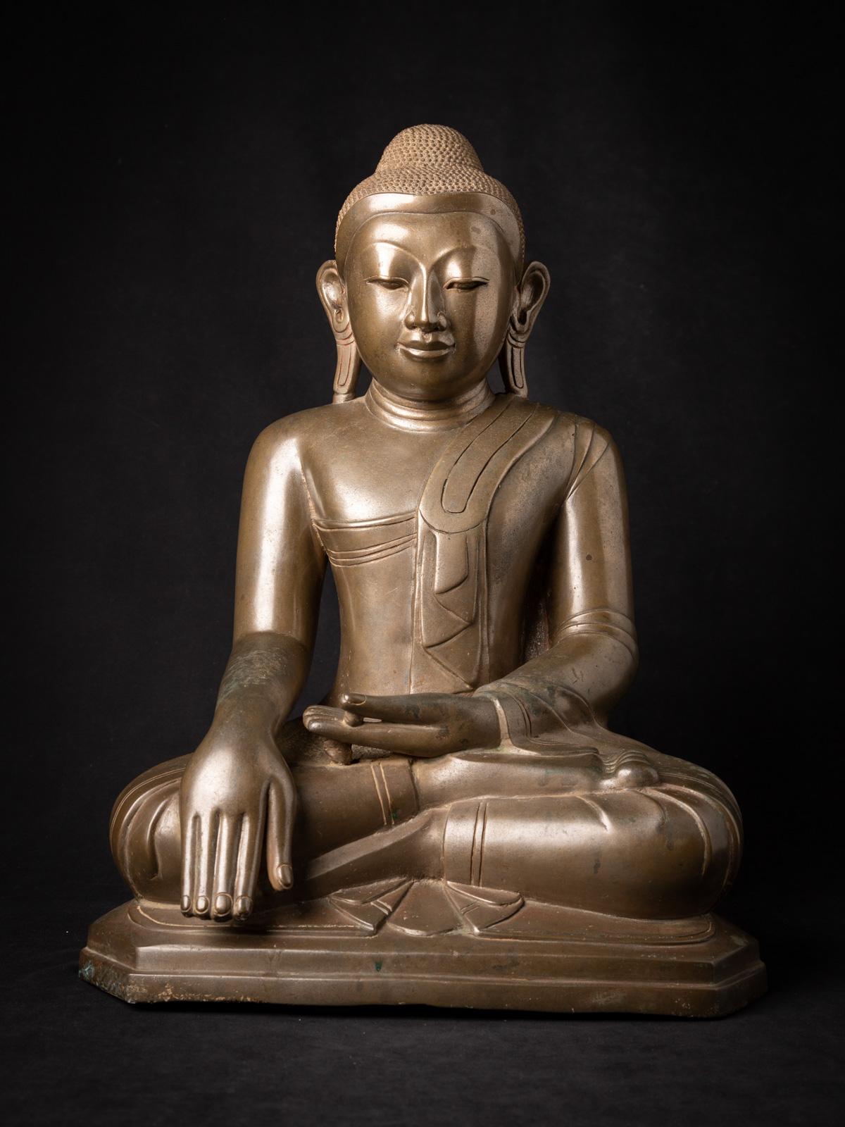 statue de Bouddha birman en bronze ancien spéciale du 18e siècle de Birmanie en vente 11