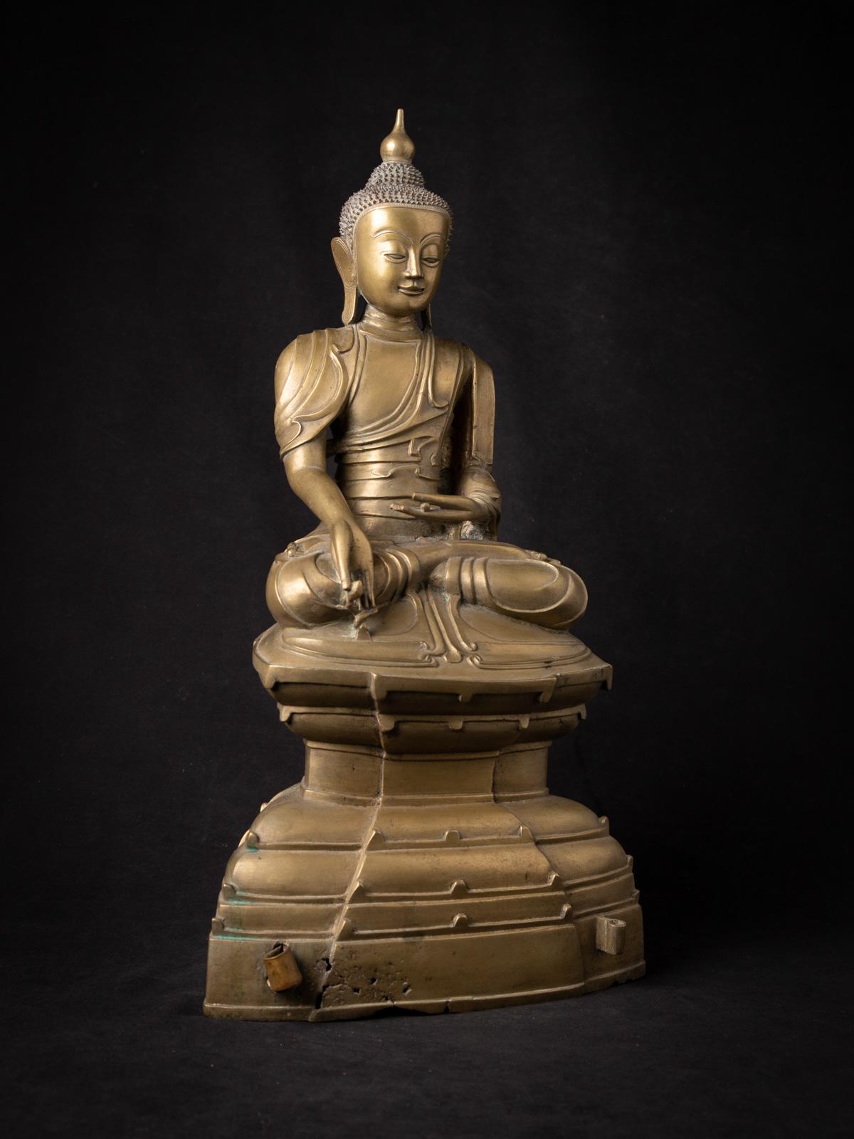 Sondere antike burmesische Buddha-Statue aus Bronze aus Burma aus dem 18. Jahrhundert (18. Jahrhundert und früher) im Angebot