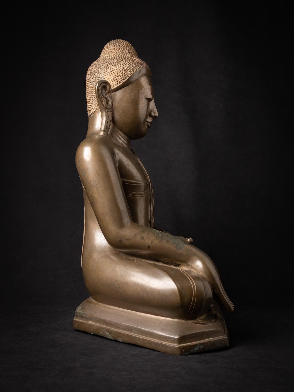 Bronze statue de Bouddha birman en bronze ancien spéciale du 18e siècle de Birmanie en vente