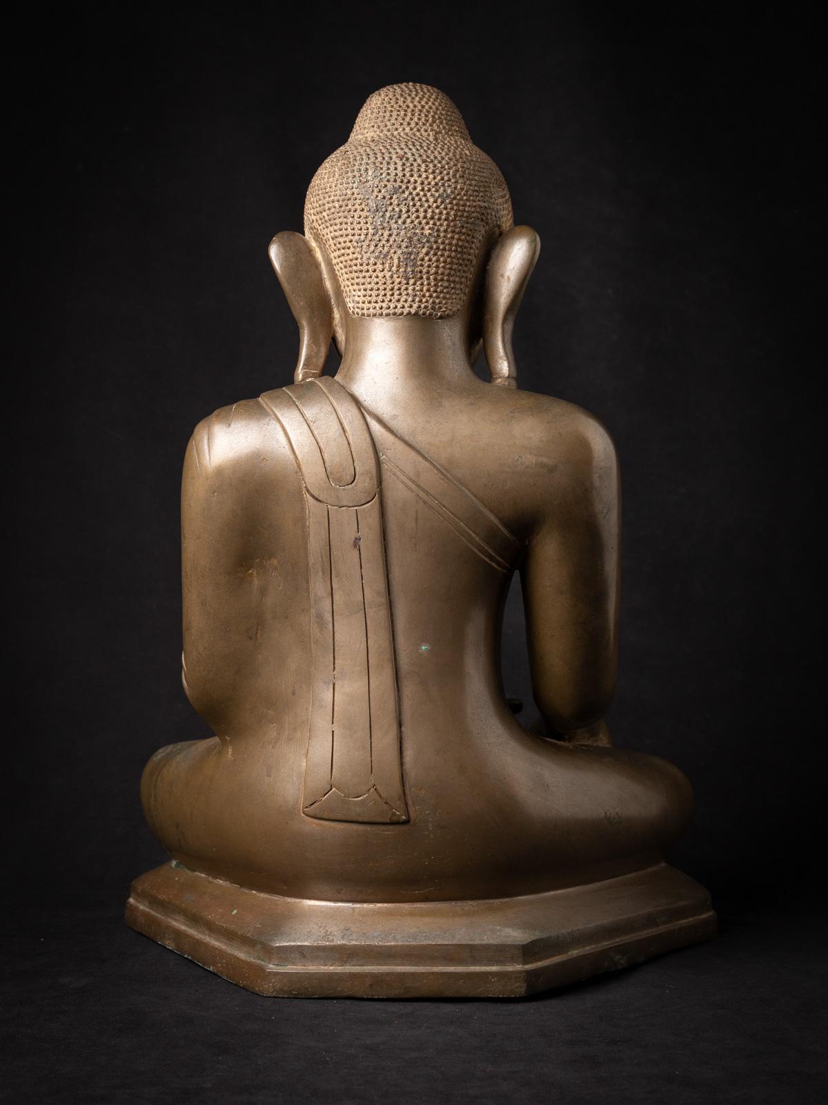 statue de Bouddha birman en bronze ancien spéciale du 18e siècle de Birmanie en vente 1