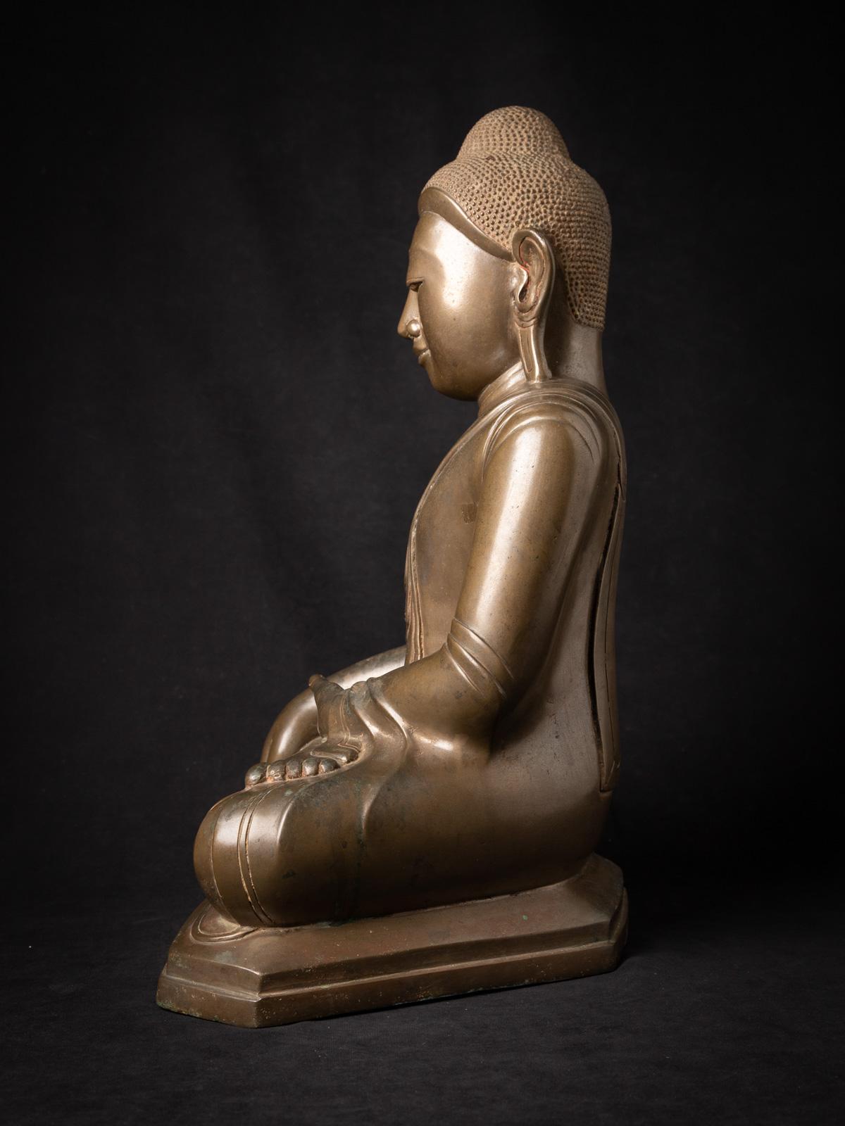statue de Bouddha birman en bronze ancien spéciale du 18e siècle de Birmanie en vente 2