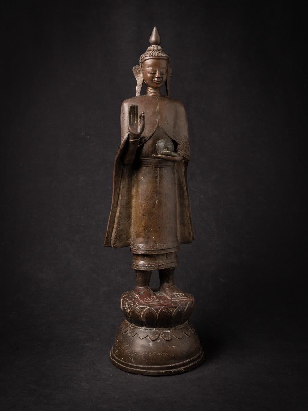 Sondere antike burmesische Shan-Buddha-Statue aus Bronze aus Burma aus dem 18. Jahrhundert (Birmanisch) im Angebot