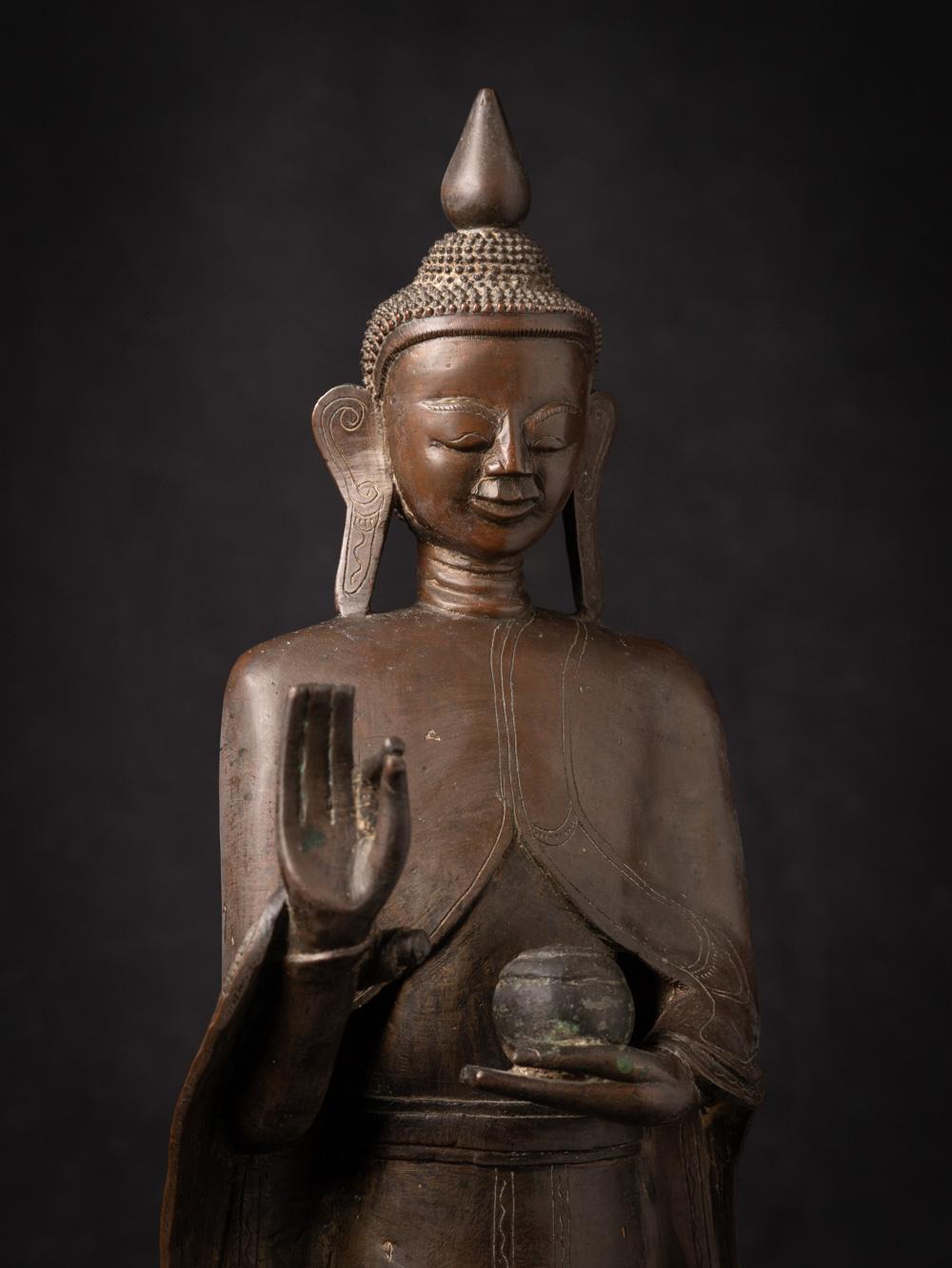 Sondere antike burmesische Shan-Buddha-Statue aus Bronze aus Burma aus dem 18. Jahrhundert im Zustand „Gut“ im Angebot in DEVENTER, NL