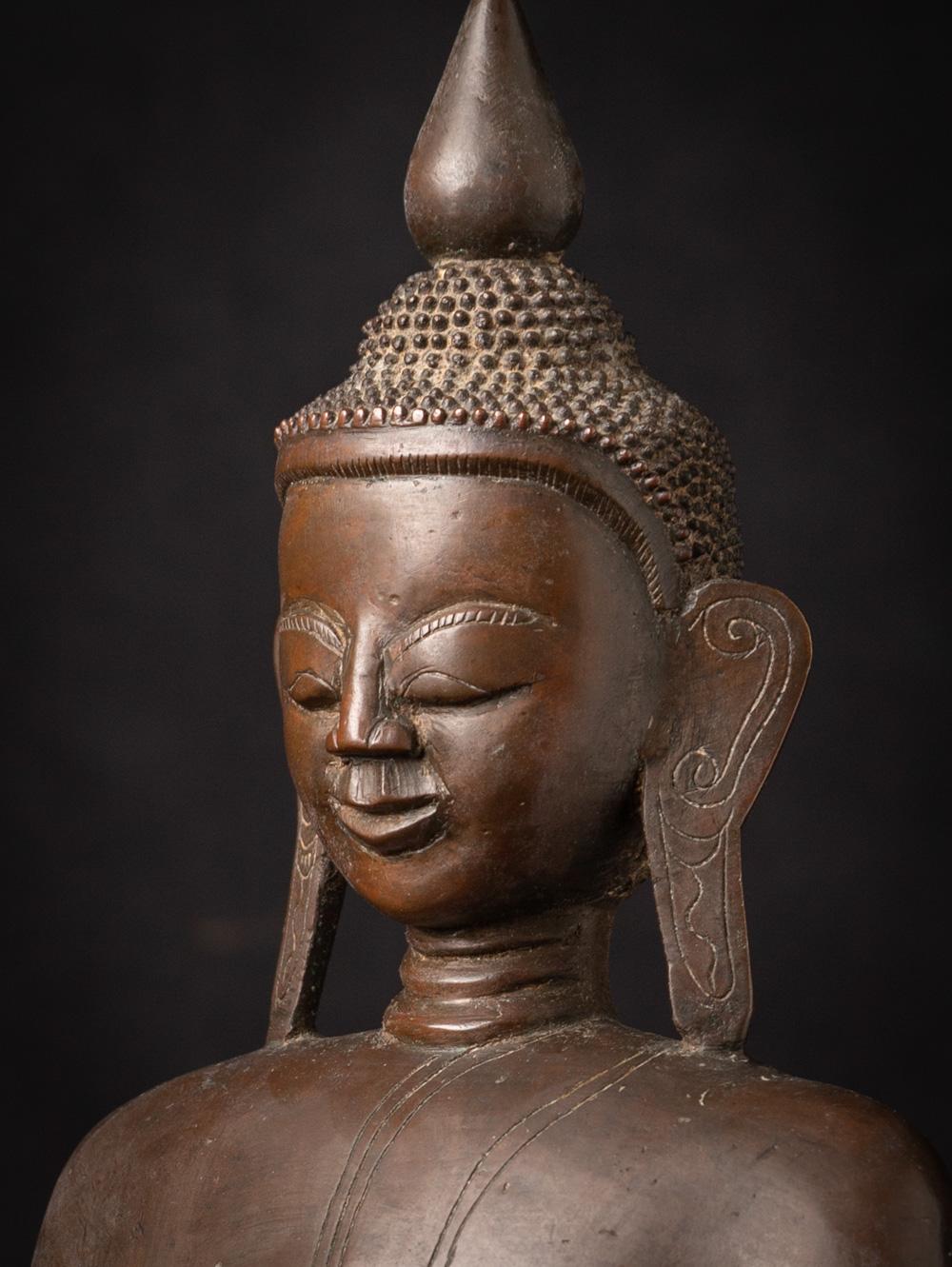18th century Special antique bronze Burmese Shan Buddha Statue from Burma For Sale 4