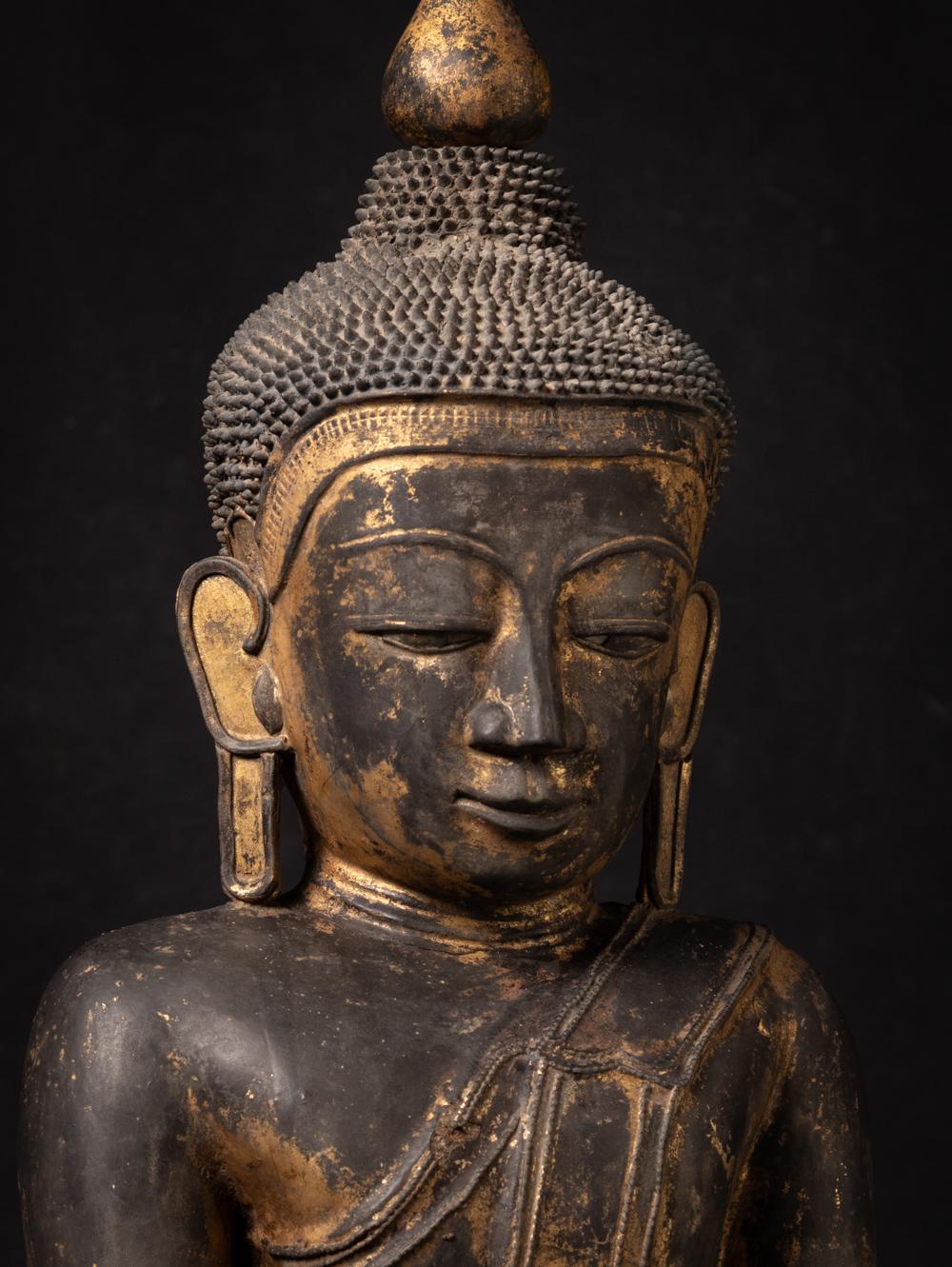 Bronze 18th century Special antique Burmese Buddha statue from Burma For Sale