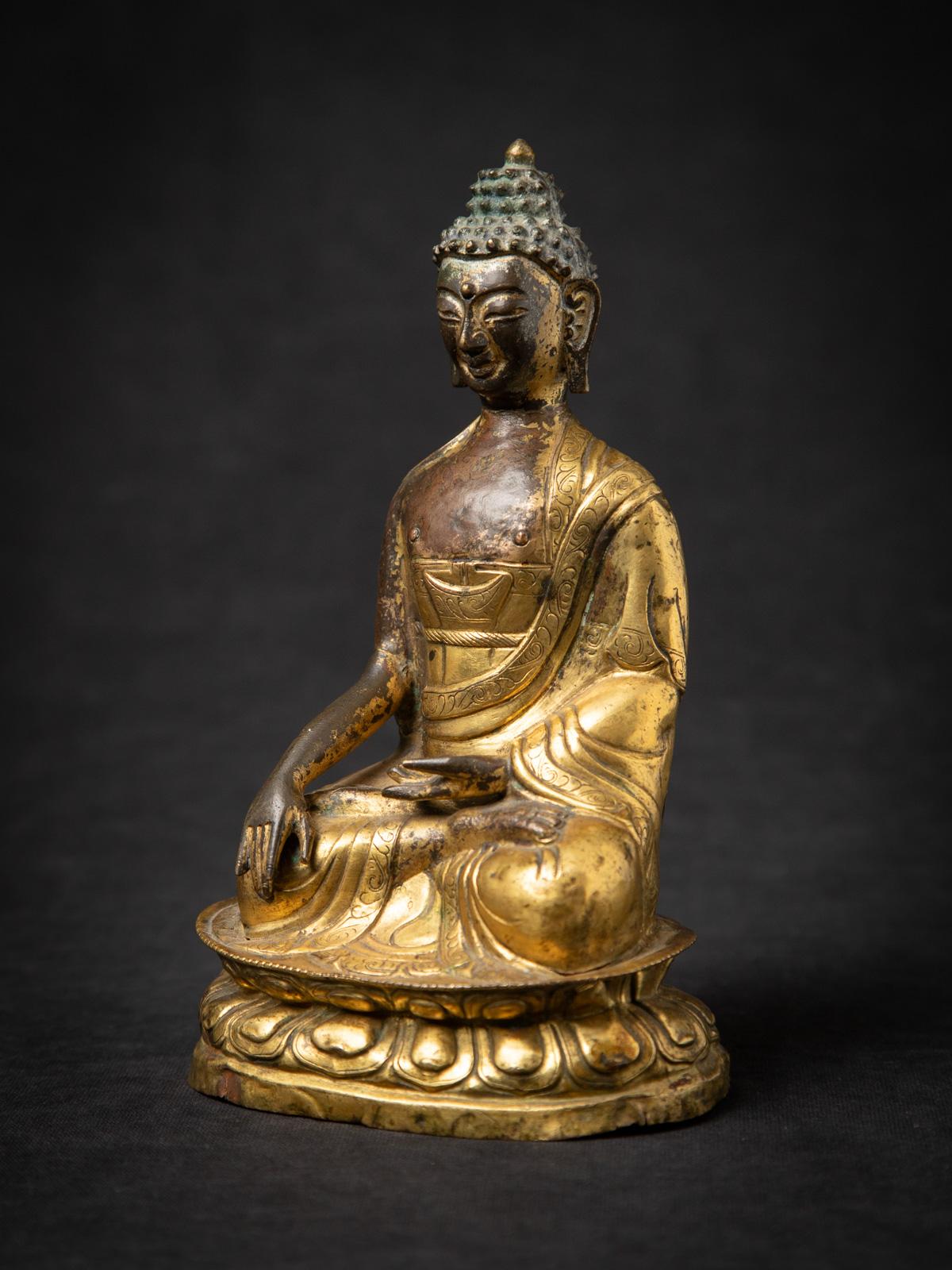 18th century Special antique Tibetan Buddha statue from Tibet For Sale 2