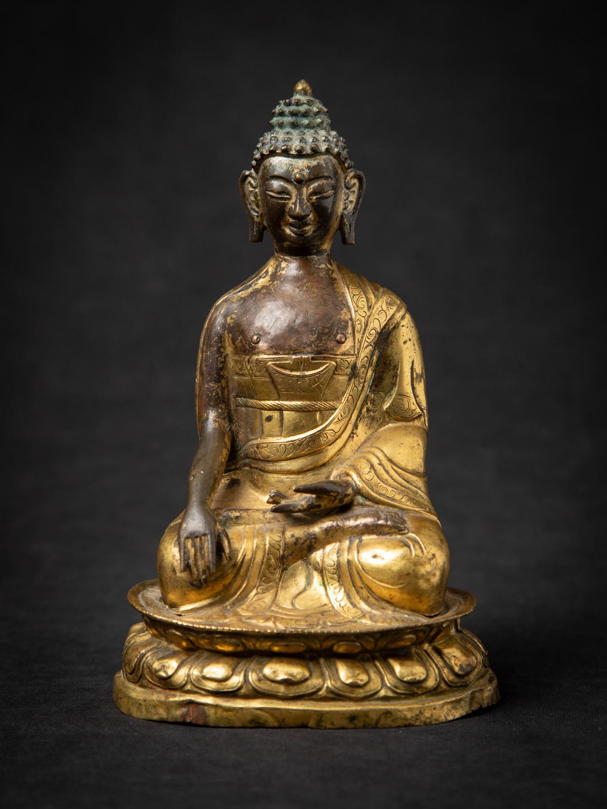 18th century Special antique Tibetan Buddha statue from Tibet For Sale 3