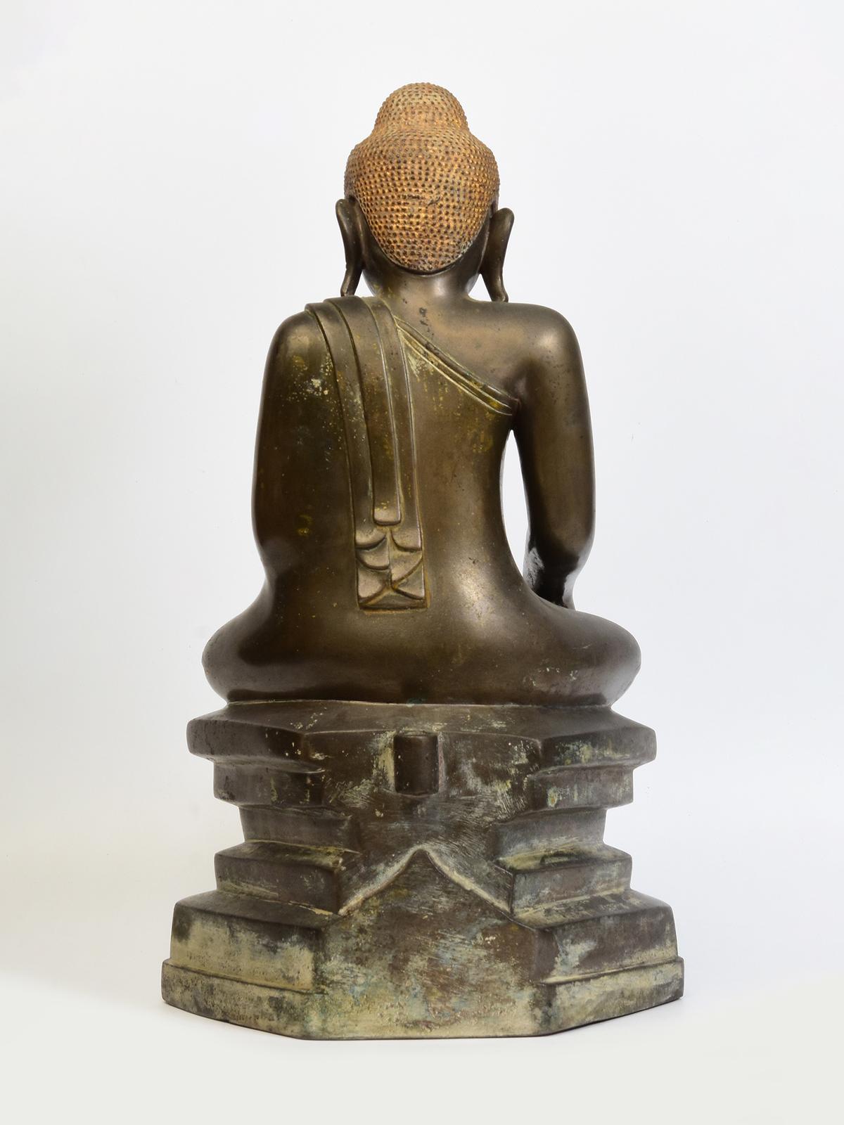 Besonderer burmesischer Buddha aus Bronze des 18. Jahrhunderts aus dem Amarapura in Nepal im Angebot 2