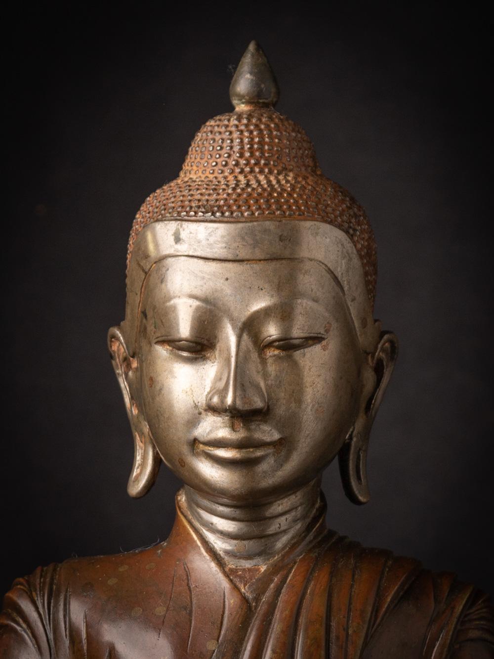 18th century special bronze Burmese Buddha statue in Amarapura style from Burma 6