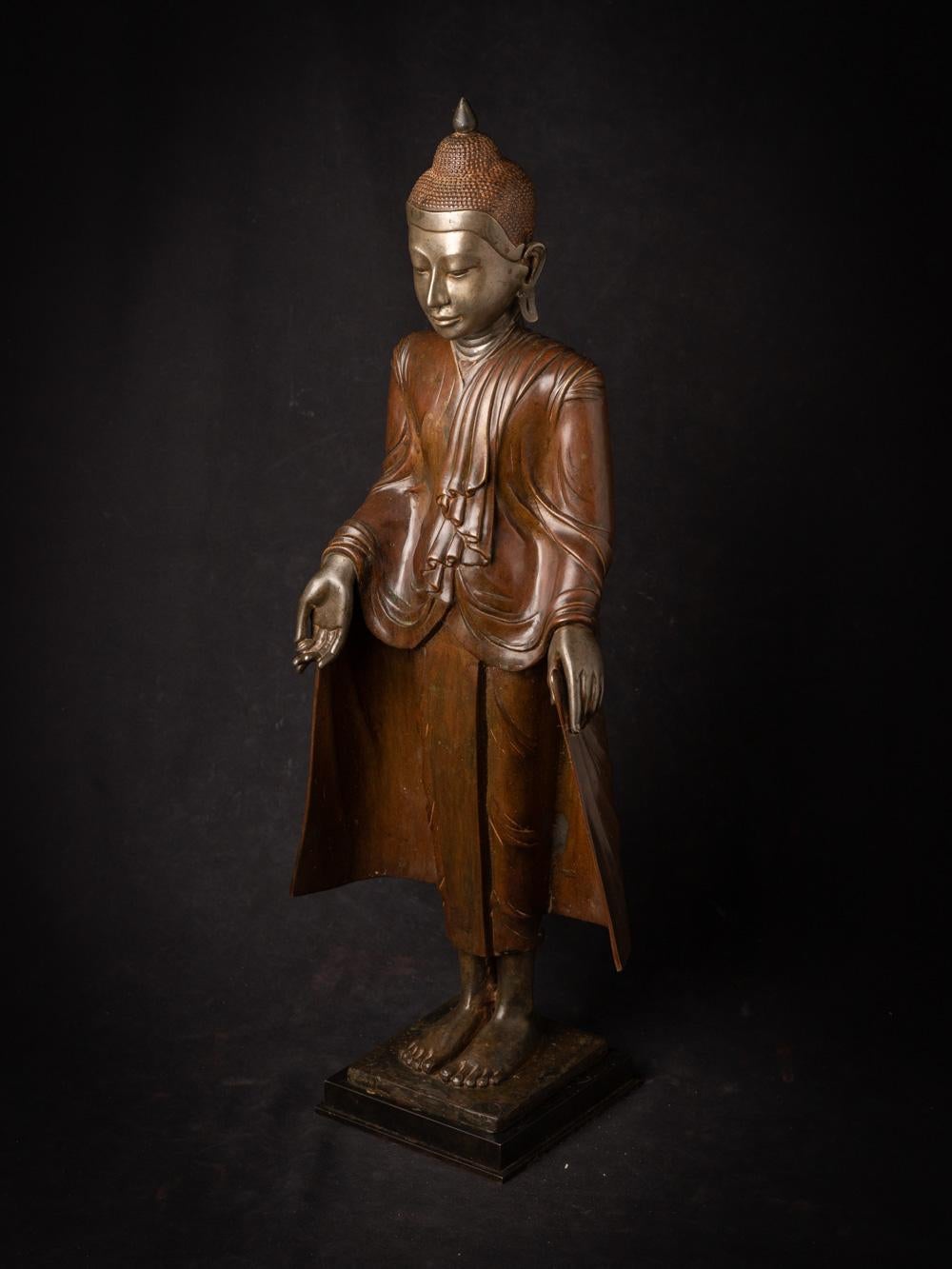 18th century special bronze Burmese Buddha statue in Amarapura style from Burma 8