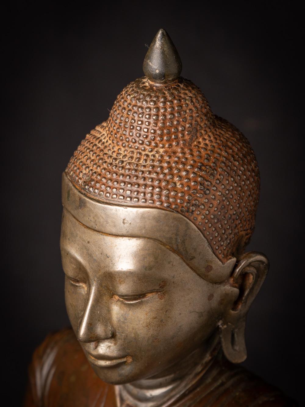 18th century special bronze Burmese Buddha statue in Amarapura style from Burma 9