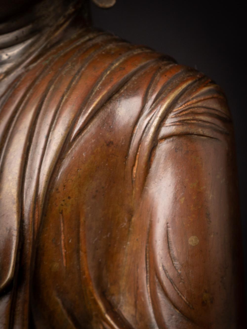 18th century special bronze Burmese Buddha statue in Amarapura style from Burma For Sale 12