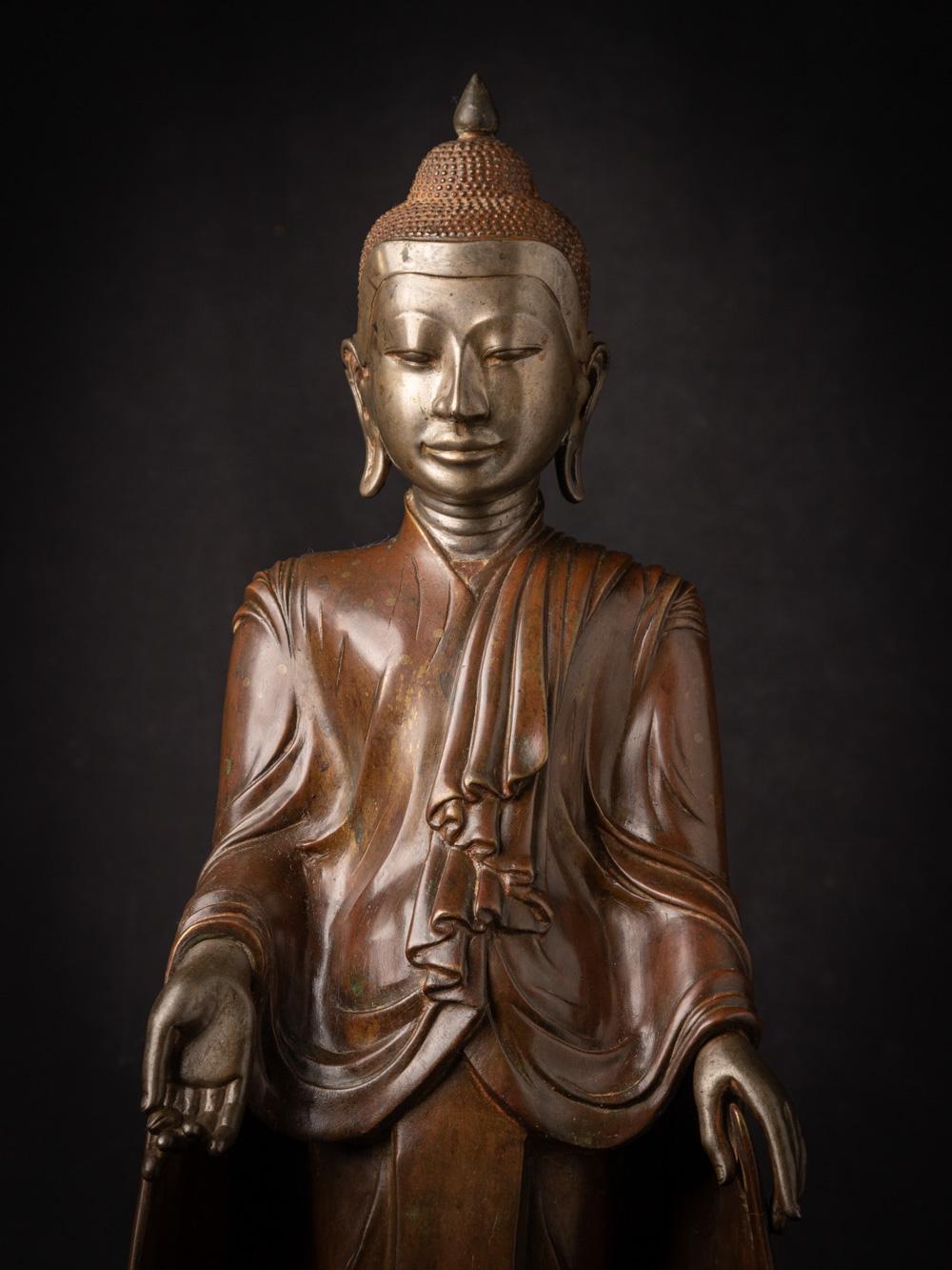18th century special bronze Burmese Buddha statue in Amarapura style from Burma 3