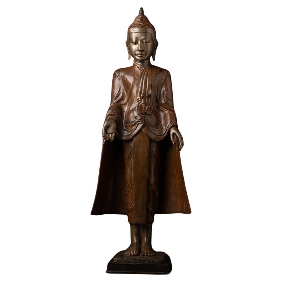 18th century special bronze Burmese Buddha statue in Amarapura style from Burma For Sale
