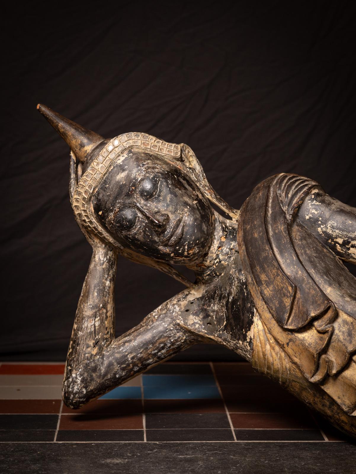 Birman Grande statue de Bouddha birman allongé du 18e siècle en vente