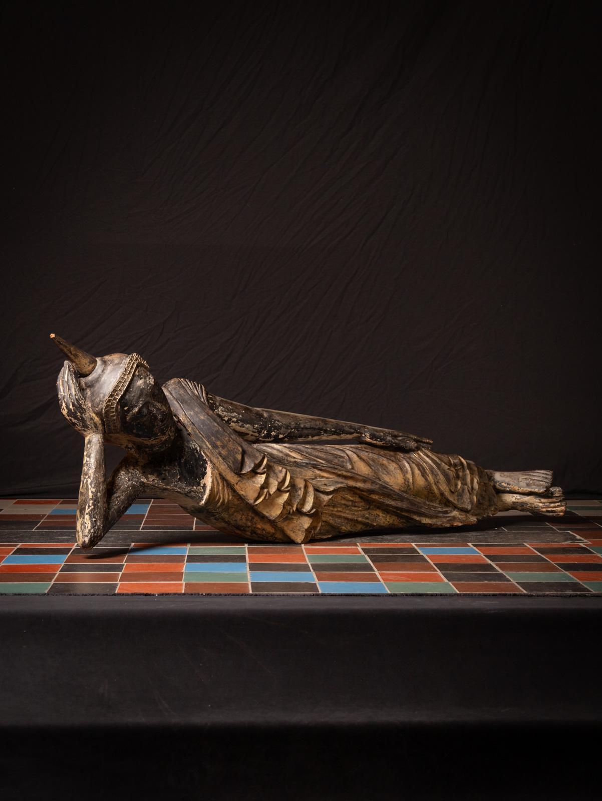 XVIIIe siècle et antérieur Grande statue de Bouddha birman allongé du 18e siècle en vente