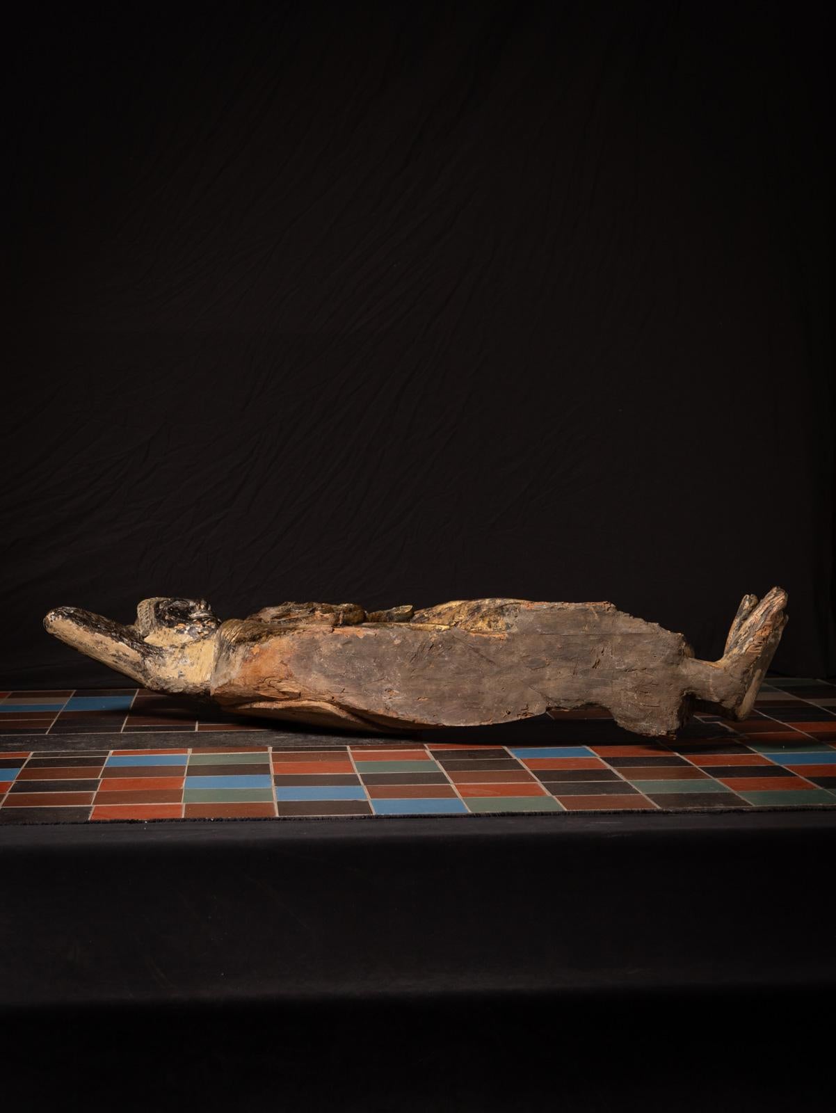 Grande statue de Bouddha birman allongé du 18e siècle en vente 2