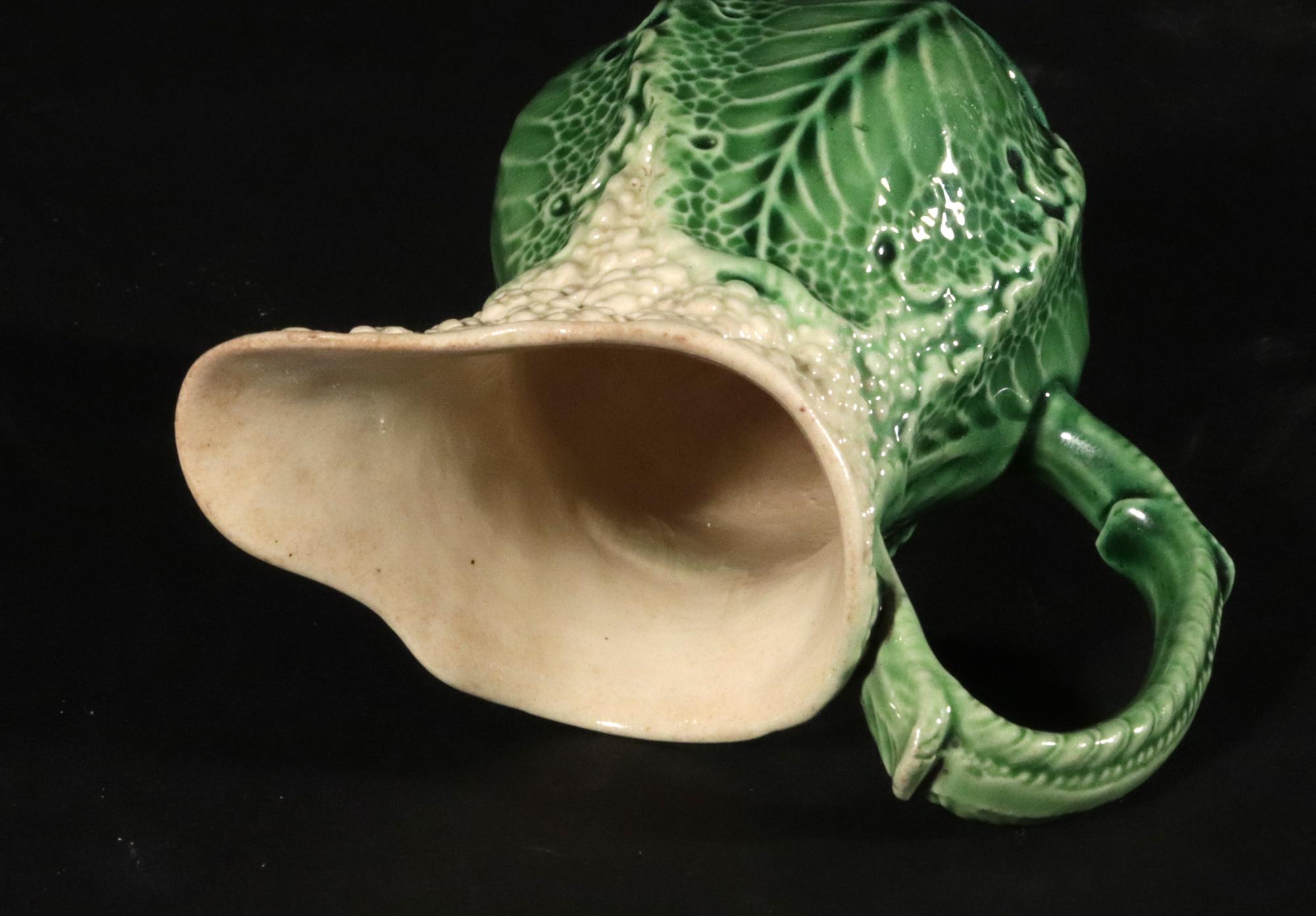 Crémier à choux-fleurs en Creamware du Staffordshire du 18e siècle en vente 3