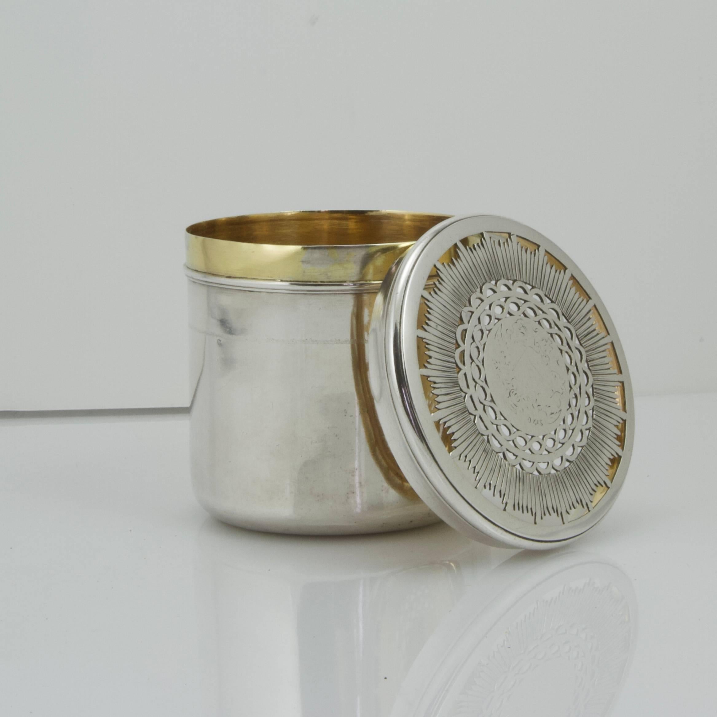 Cylindrical burnished sponge box. Lid with a sunburst stylized pattern around a chain frise open-worked. Coat of arms centered but used and illegible then unidentifiable. 
Interior in vermeil.
Made by Jean-Jacques Kirstein, silversmith in