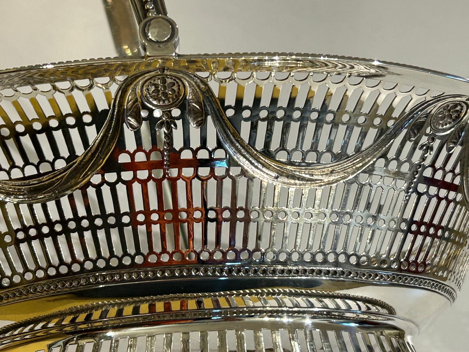 18th Century Sterling Silver Basket London England 1790 William Plummer In Good Condition For Sale In Epfach, DE
