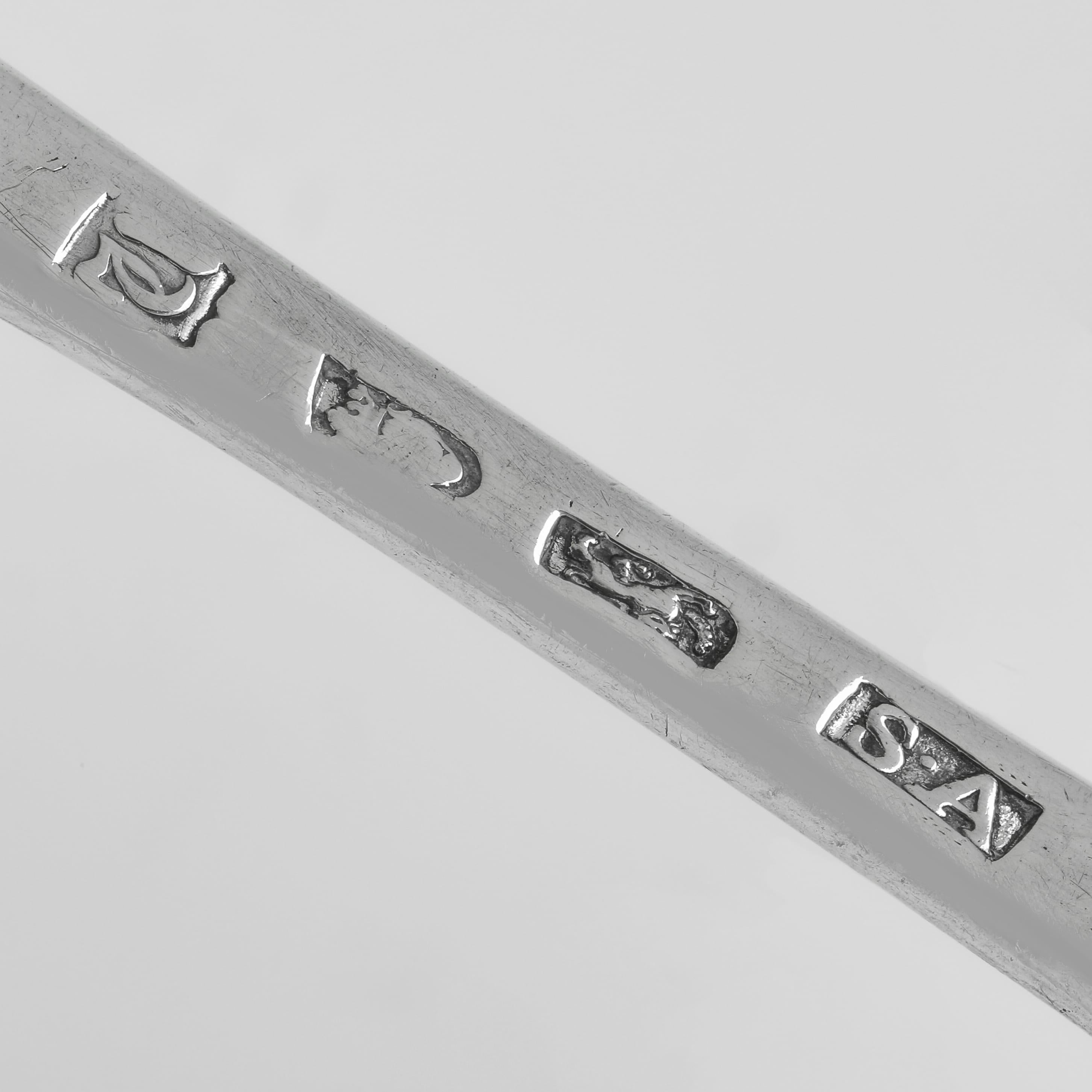 Fin du XVIIIe siècle Cuillère à moisson en argent sterling du 18e siècle, poinçonnée à Londres en 1775 en vente