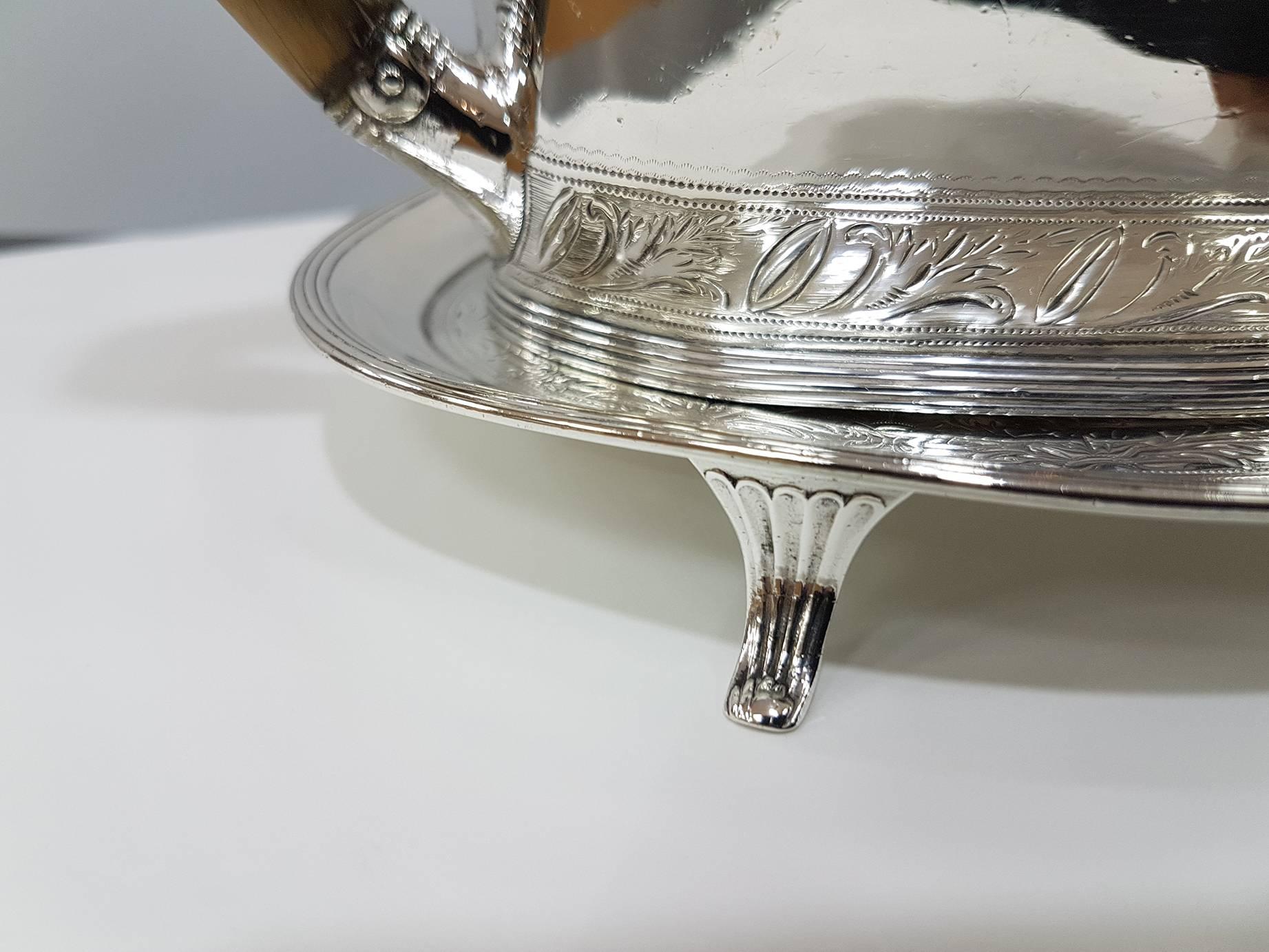 18th Century Sterling Silver Oval Engraved Teapot on Stand by Peter Ann Bateman In Good Condition In VALENZA, IT