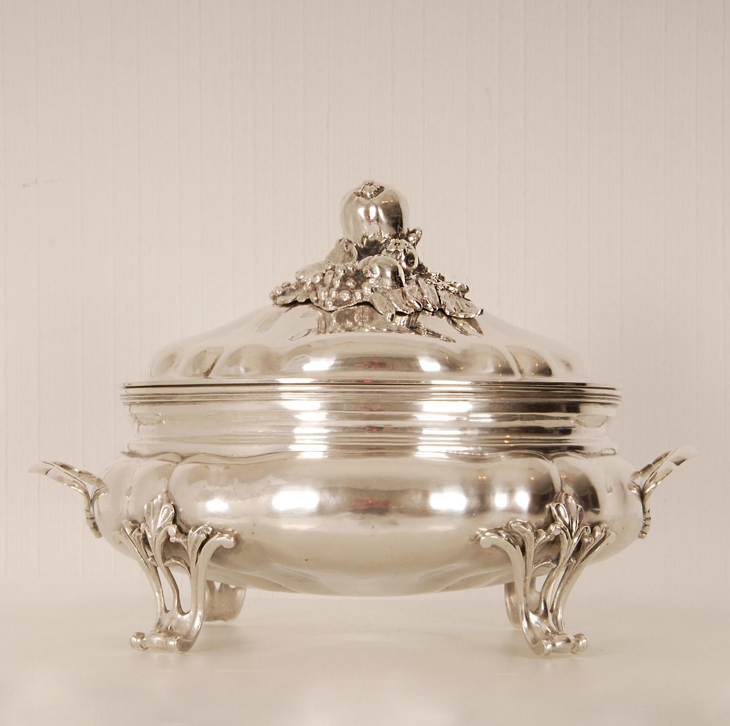 Sopera de Plata de Ley del Siglo XVIII Martillada Venecia Italiana Rococó Italiano en venta