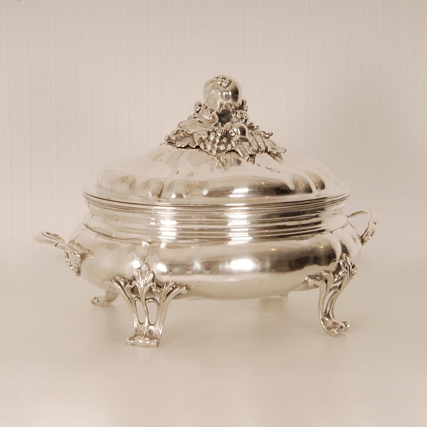 Mid-18th Century 18th Century Sterling Silver Soup Tureen Hammered Italian Venice Rococo  For Sale