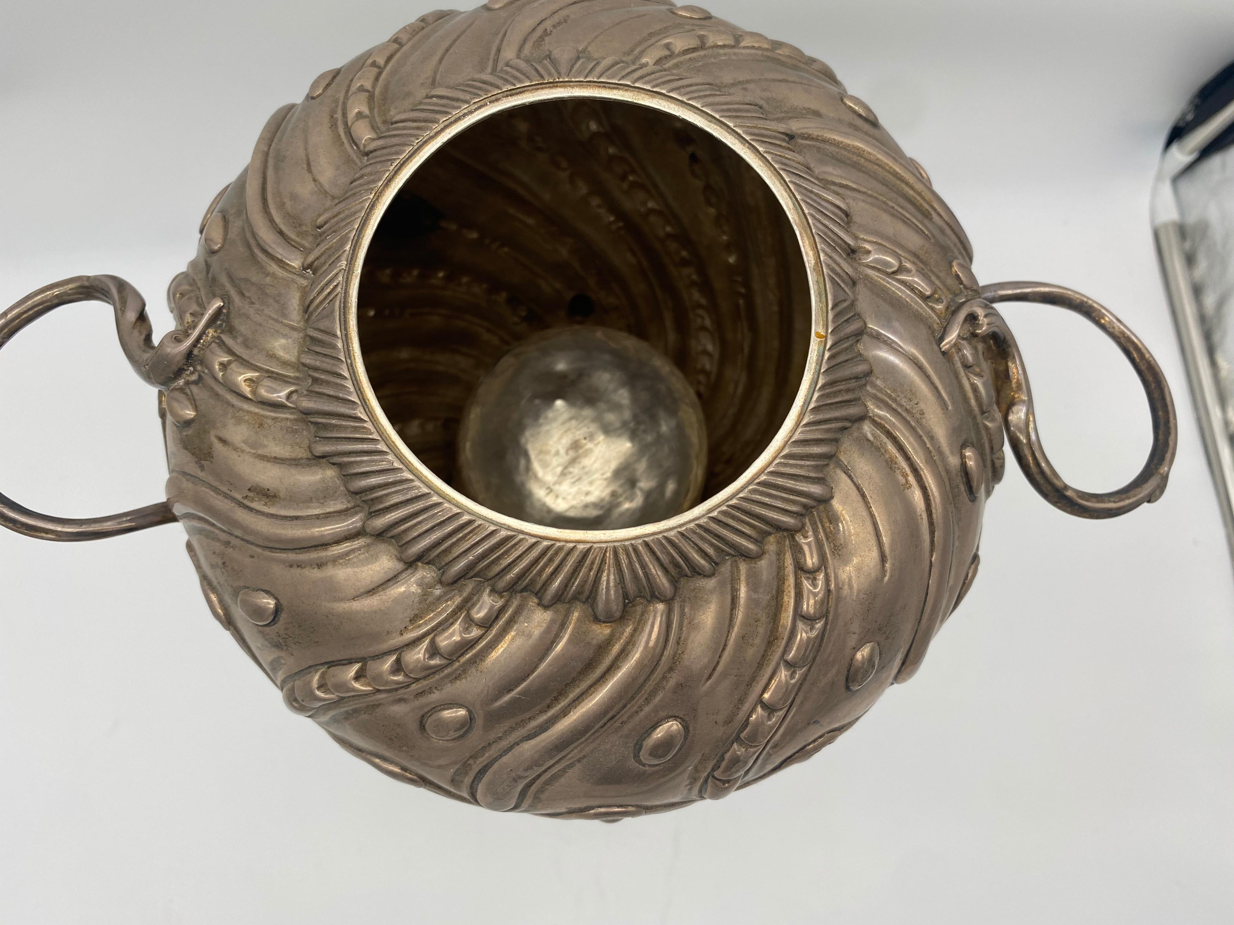 18. Jahrhundert Antike 20'' Sterling Silber Wasser Urne im Angebot 4
