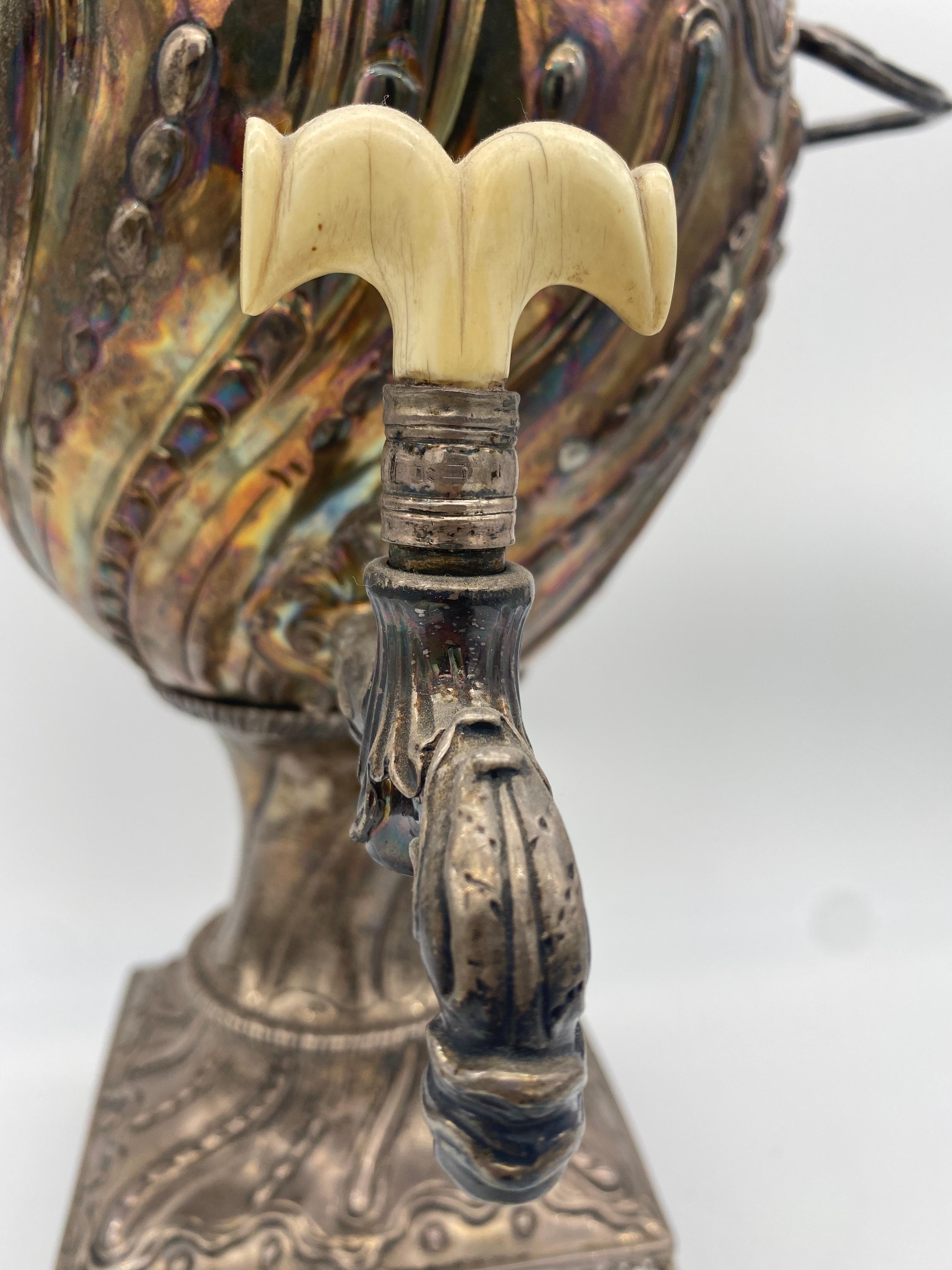 18. Jahrhundert Antike 20'' Sterling Silber Wasser Urne im Zustand „Gut“ im Angebot in Brea, CA