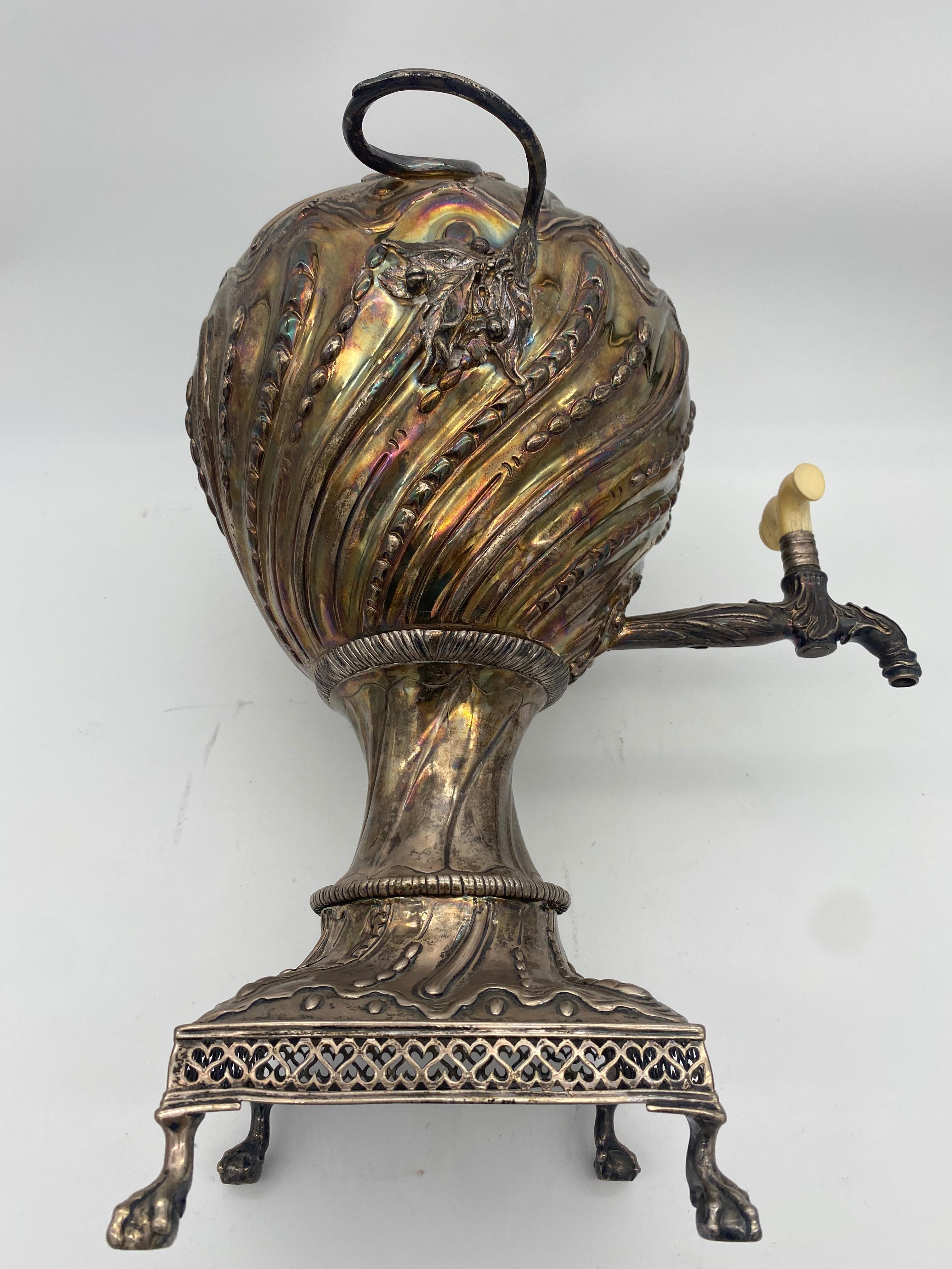 18. Jahrhundert Antike 20'' Sterling Silber Wasser Urne (Sterlingsilber) im Angebot