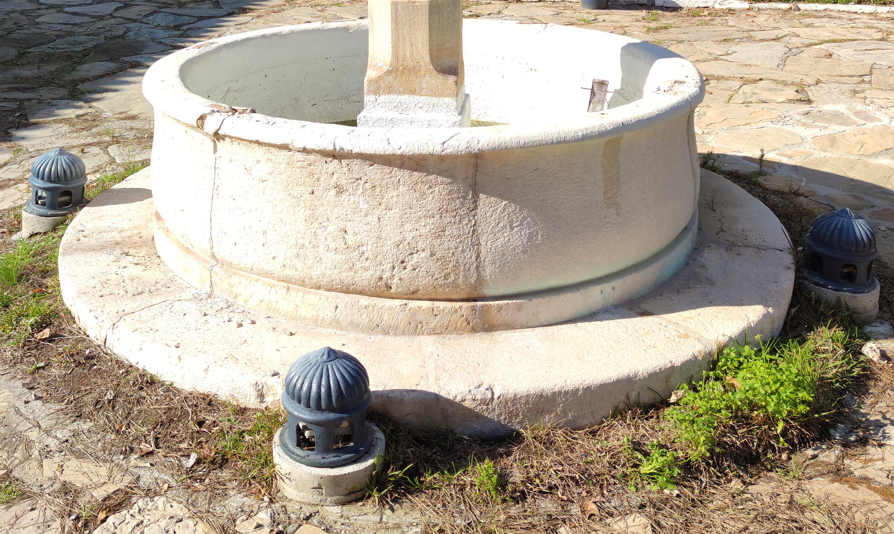 18th Century Stone Fountain and Pool Surround 3