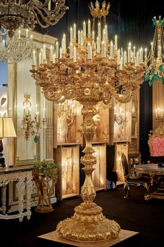 Candelabro Windsor a 61 braccia in stile 18° secolo in oro 24k
