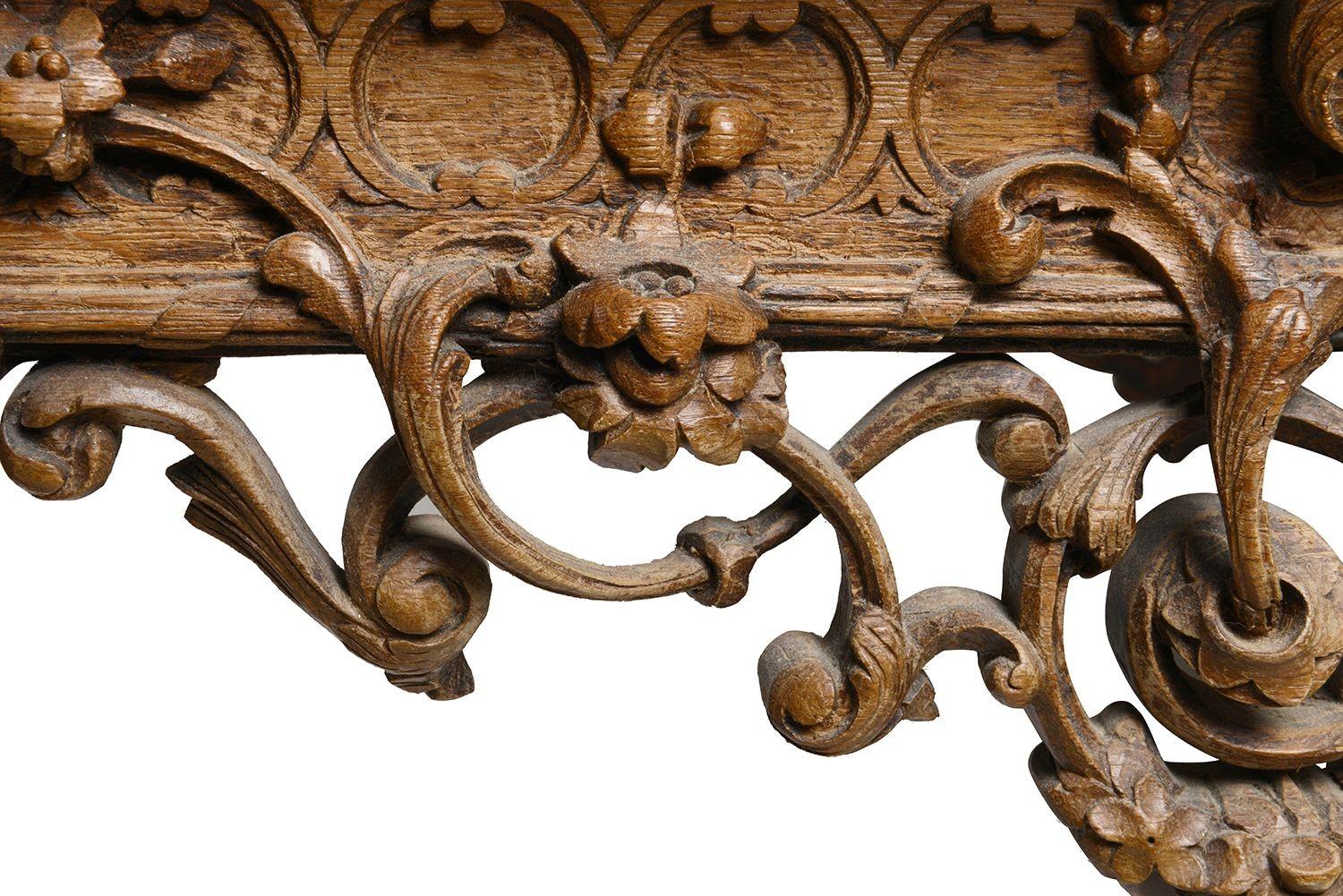 18th Century style carved Oak centre / console table. For Sale 3