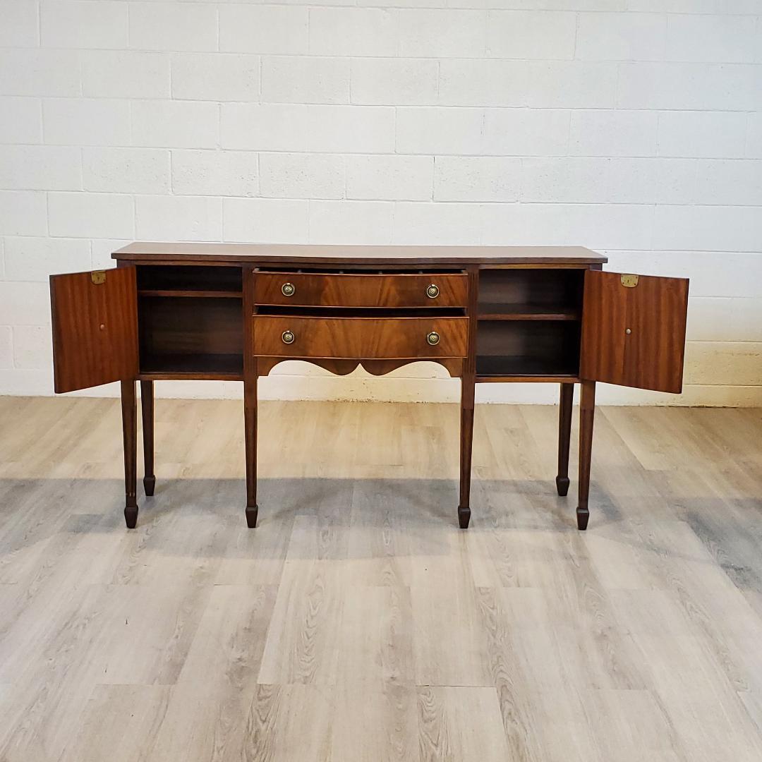 18th Century Style, English, Mahogany Sideboard, Georgian Style In Good Condition In Toronto, CA