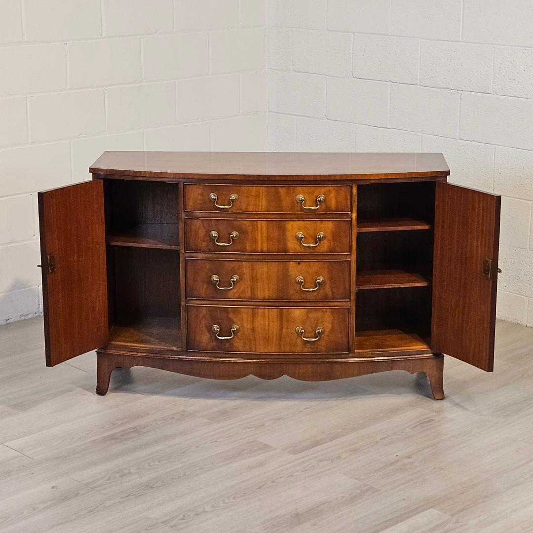 20th Century 18th Century Style English Sideboard in Georgian Style For Sale