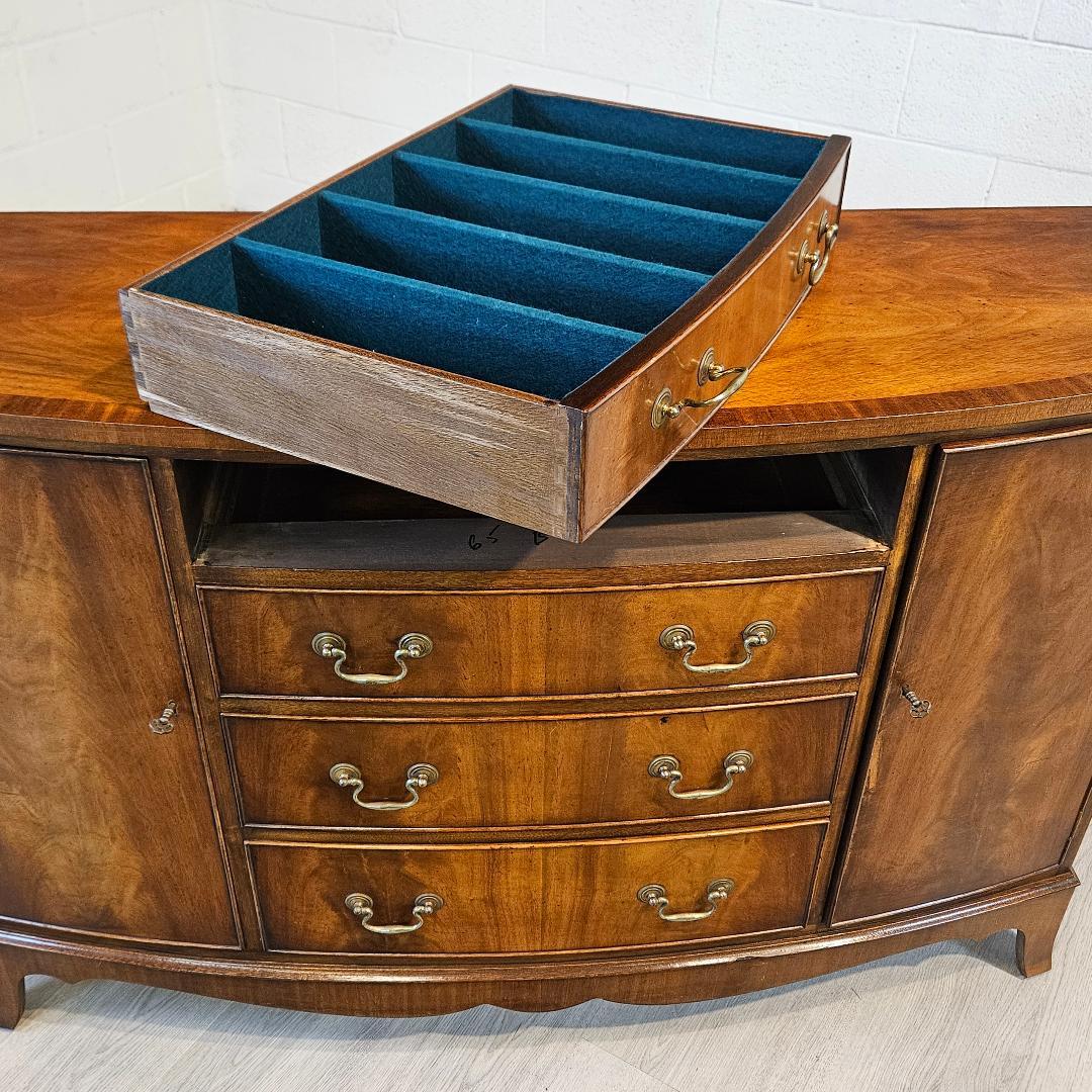 18th Century Style English Sideboard in Georgian Style For Sale 2