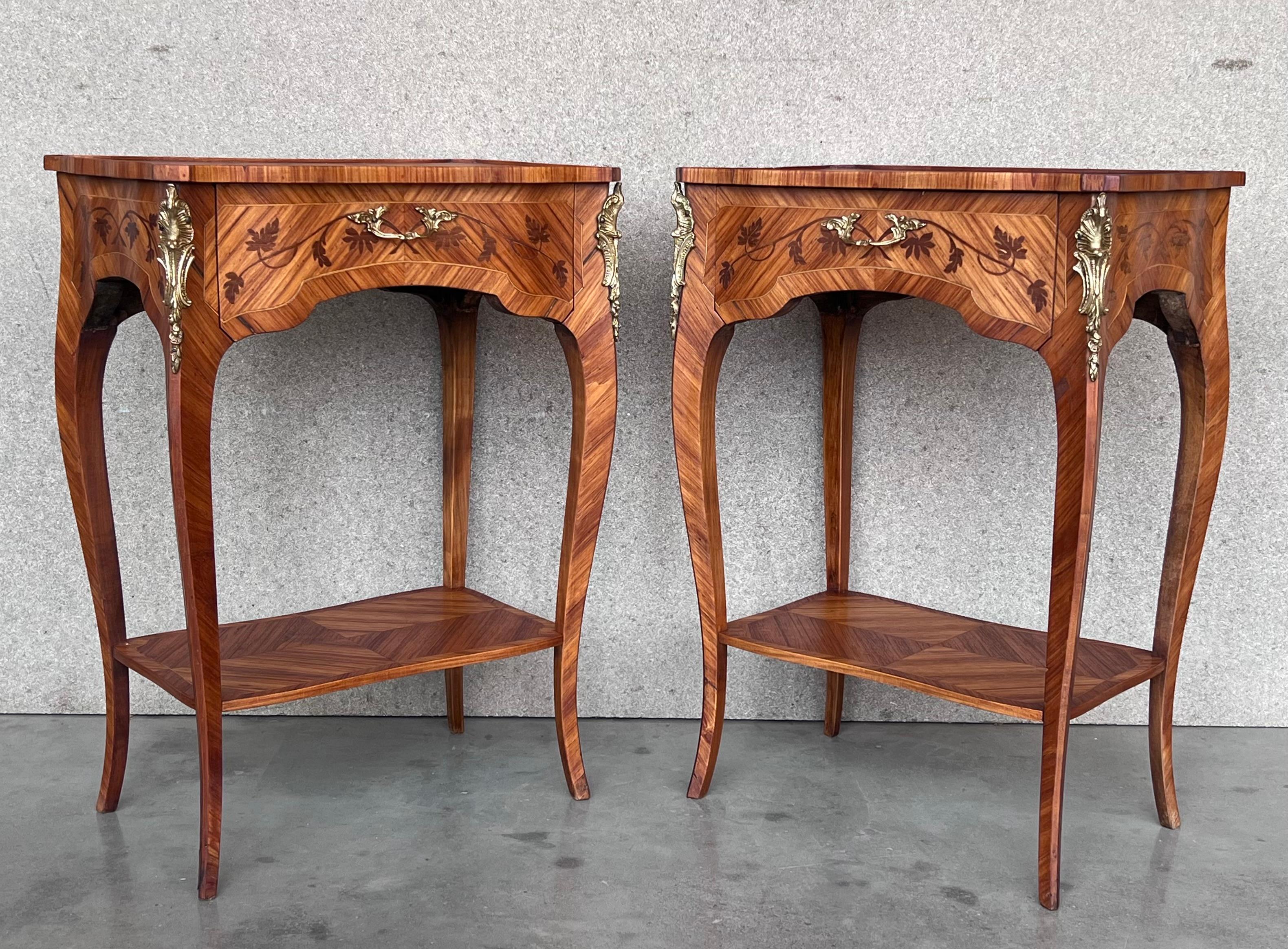 18th Century Style French Louis XV Marquetry Side Table or Nightstands, a Pair In Good Condition For Sale In Miami, FL