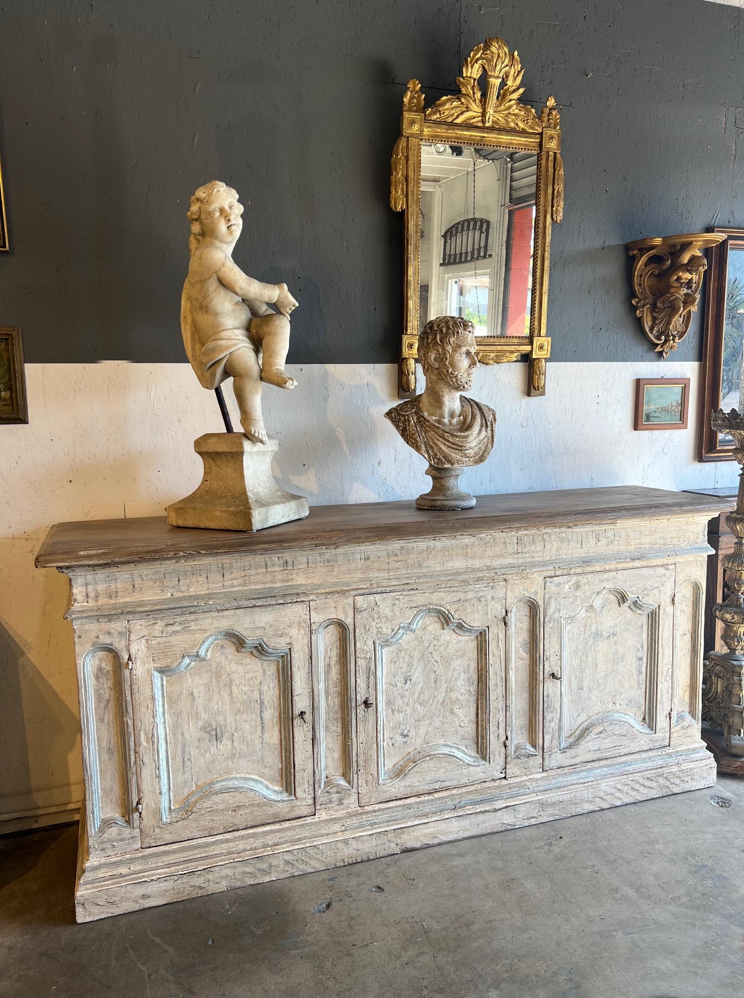 Credenza italiana de 3 puertas 