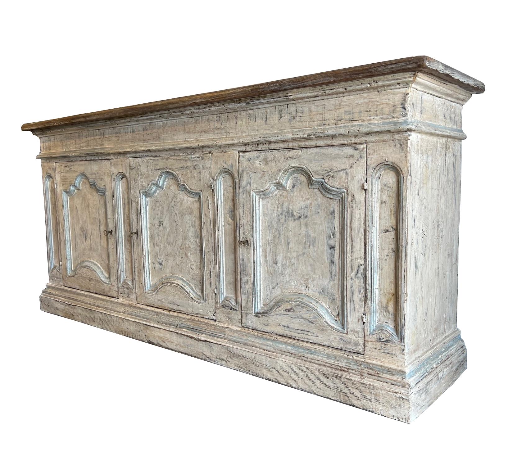 Credenza italiana de 3 puertas 