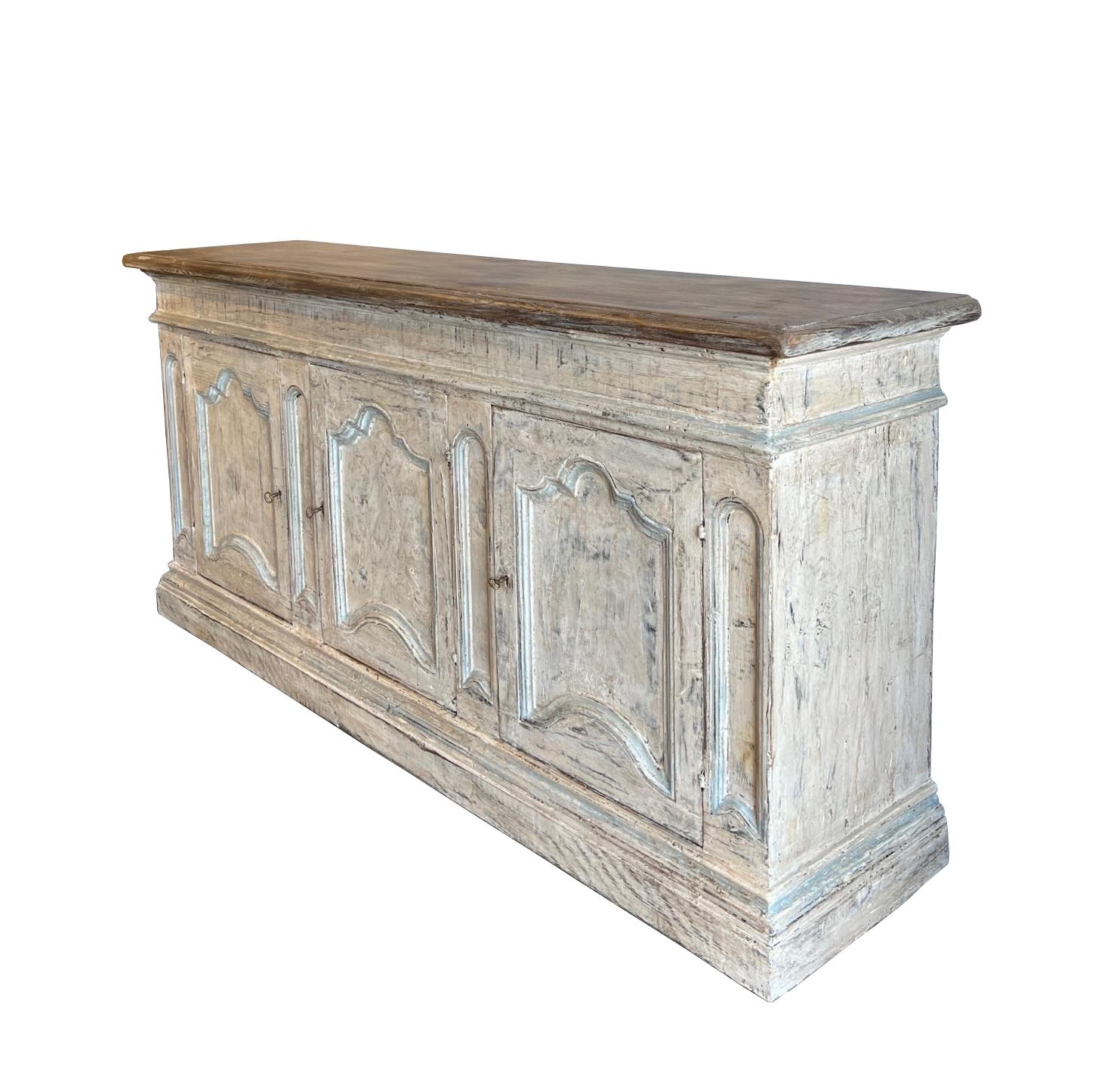 Credenza italiana de 3 puertas 