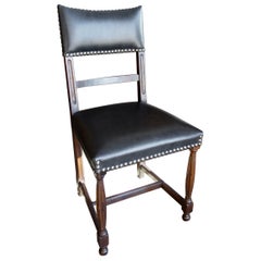 Chaise d'appoint italienne BELLA du 18ème siècle en noyer massif sculpté en cuir sur commande