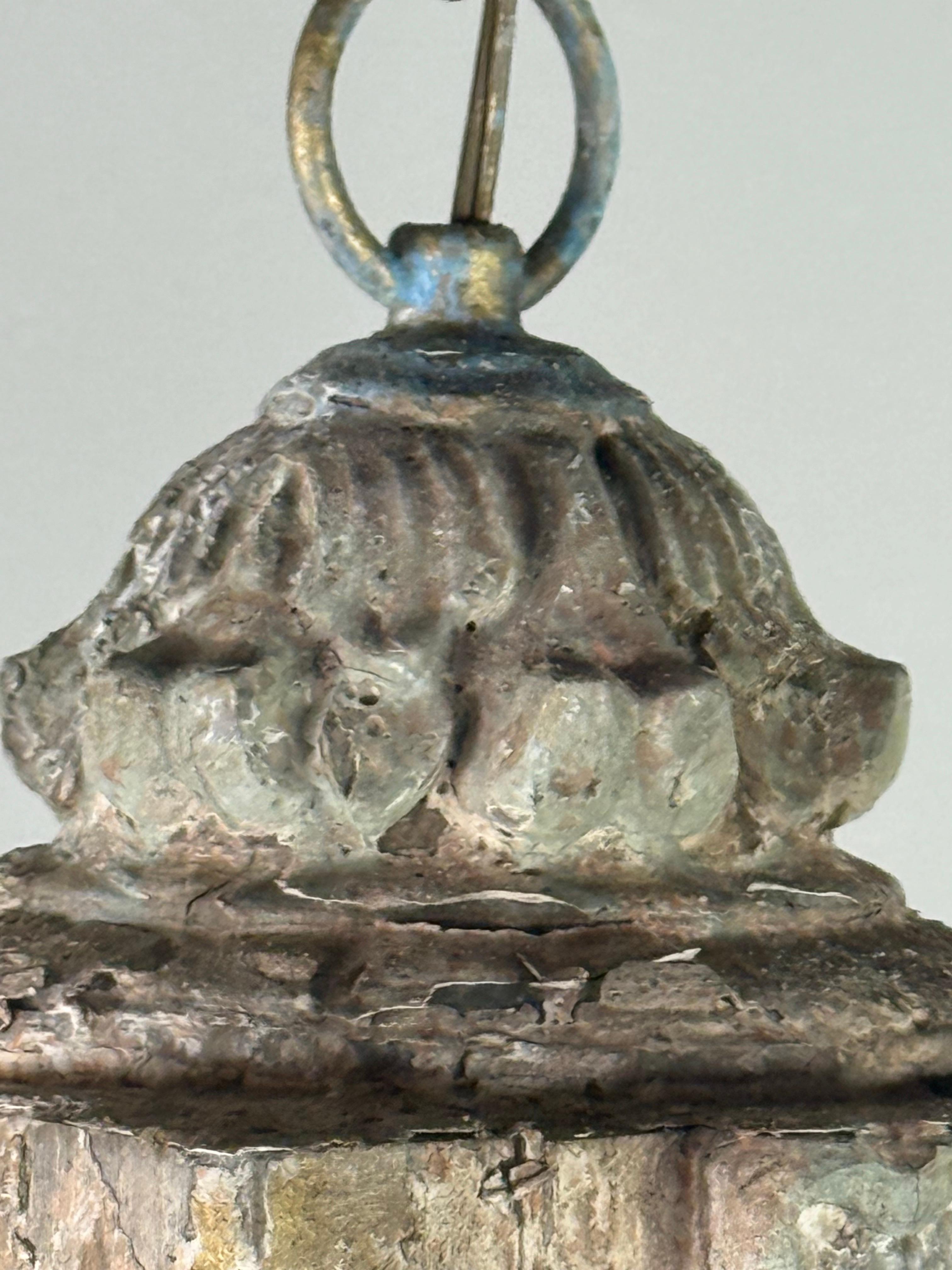 Araña italiana de seis luces de madera tallada y dorada, estilo siglo XVIII en venta 3