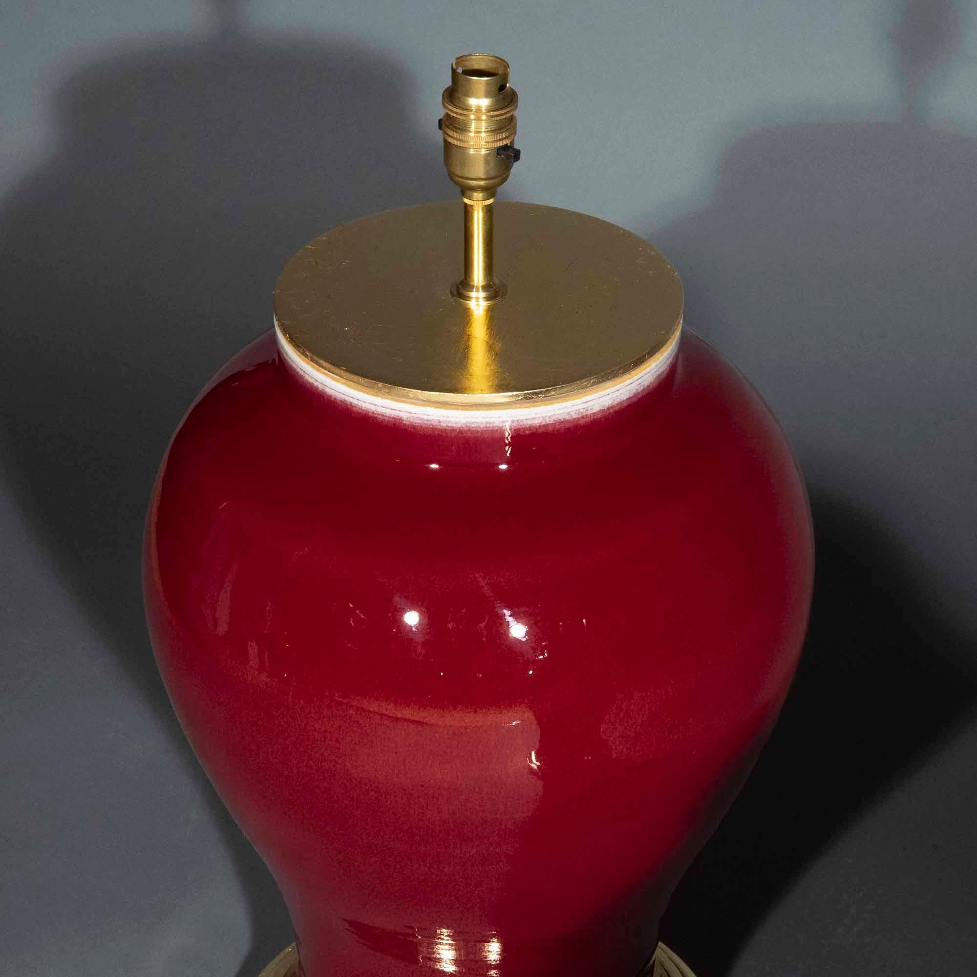 Pareja grande de lámparas de jarra chinas estilo siglo XVIII en esmalte Sang de Boeuf Glaseado en venta