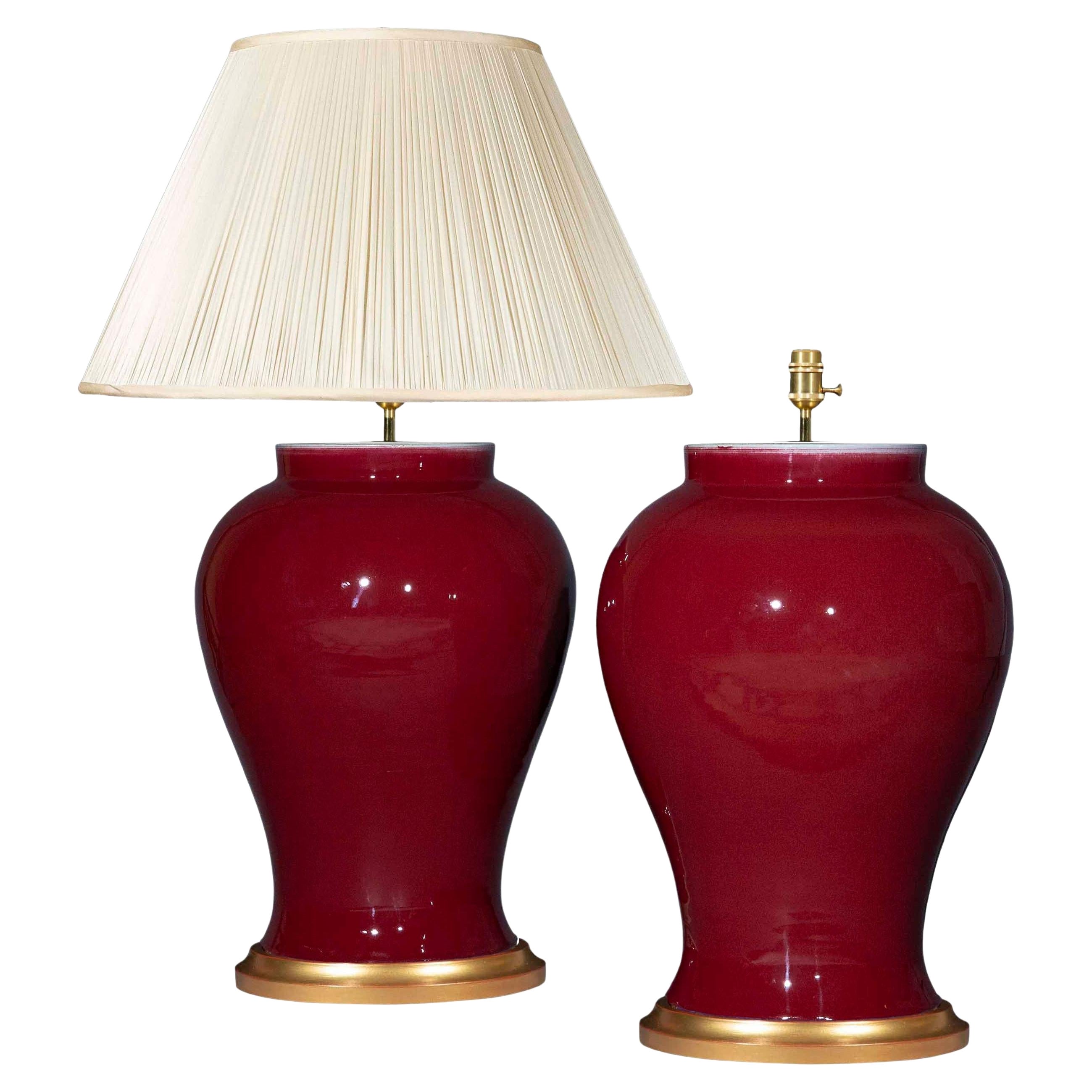 Coppia di grandi lampade cinesi a vaso in stile XVIII secolo con smalto Sang de Boeuf in vendita