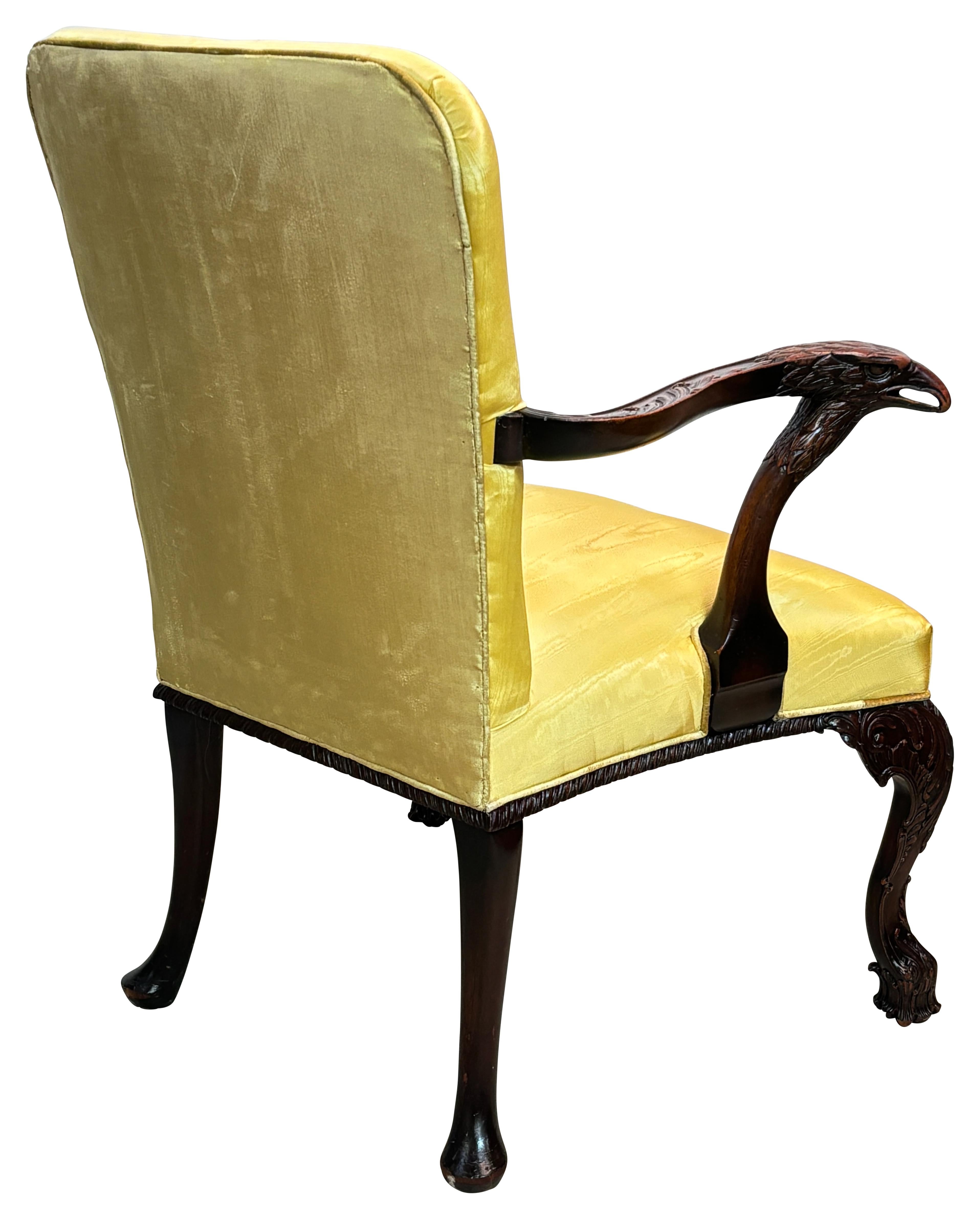 Sculpté à la main Fauteuil de bibliothèque en acajou, style 18e siècle en vente